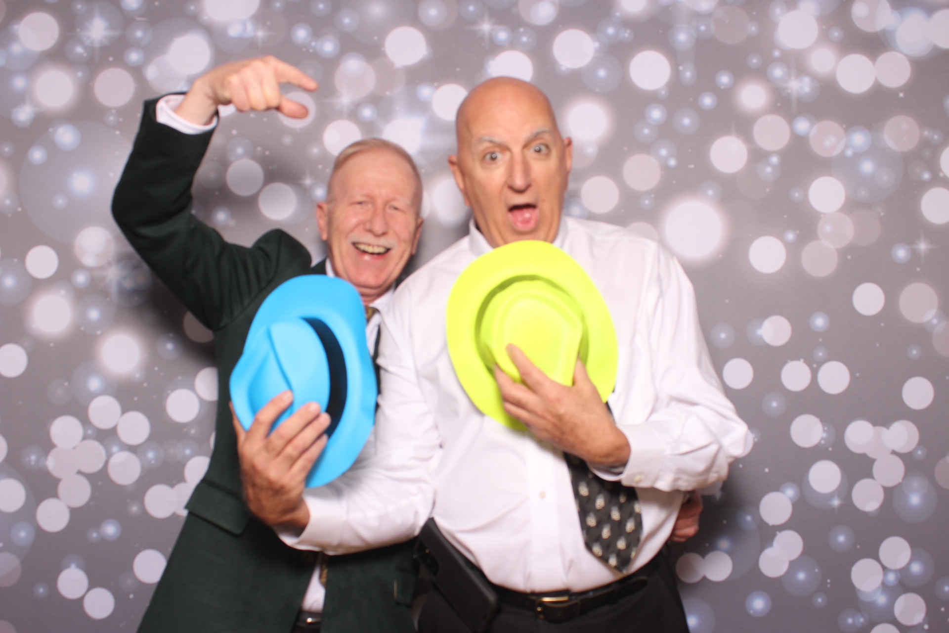 Lisa & Brett Reception | View more photos from the event at gallery.photoboothcincy.com/u/PhotoBoothCincy/Lisa-Brett-Reception