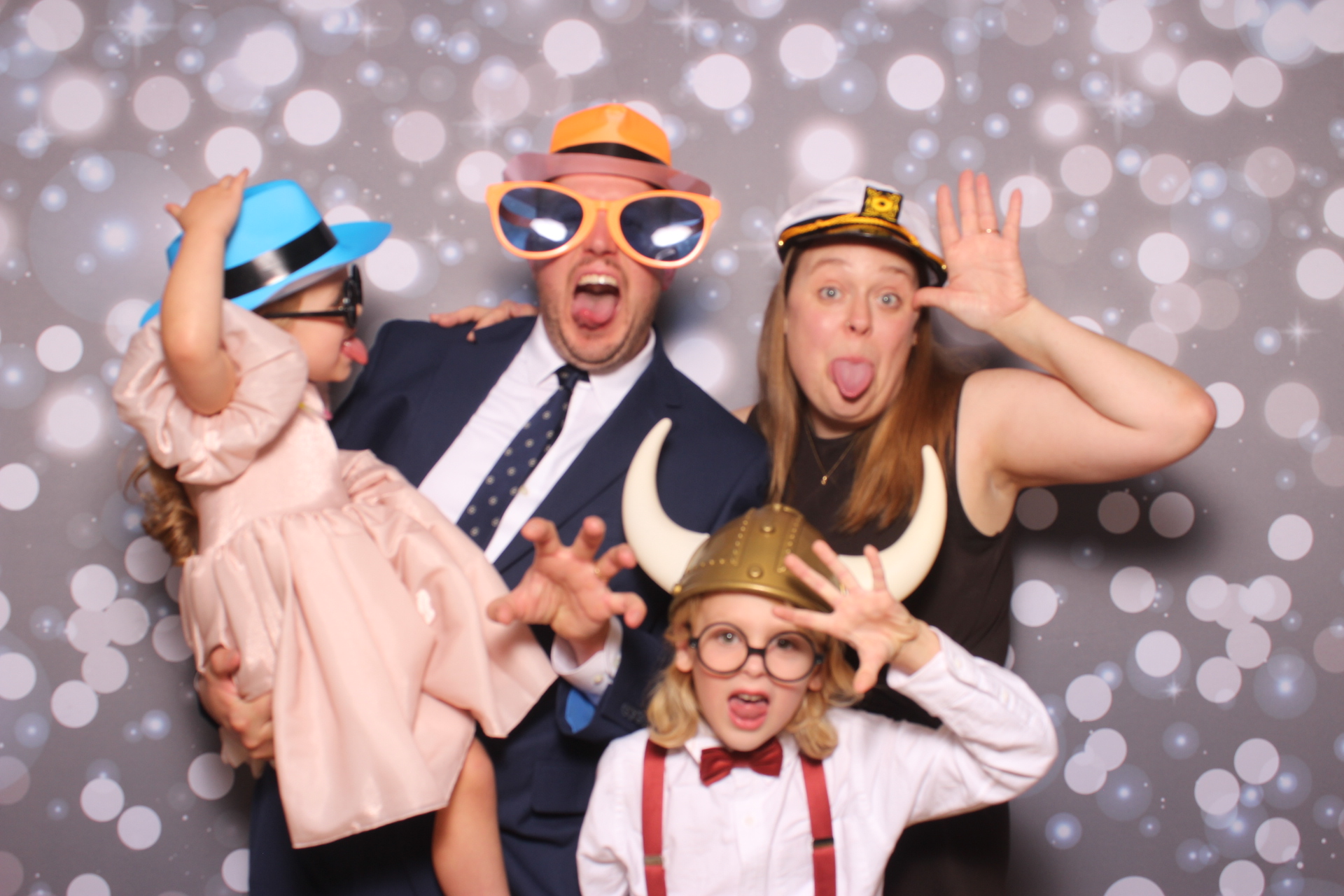 Lisa & Brett Reception | View more photos from the event at gallery.photoboothcincy.com/u/PhotoBoothCincy/Lisa-Brett-Reception