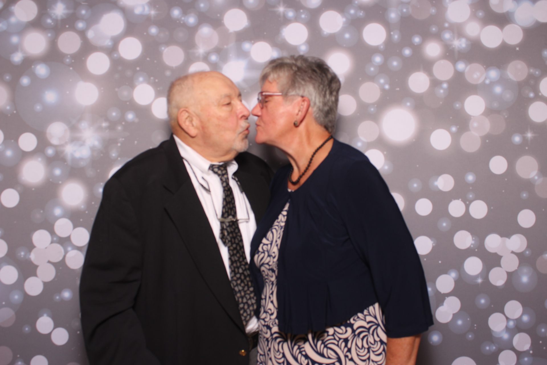 Lisa & Brett Reception | View more photos from the event at gallery.photoboothcincy.com/u/PhotoBoothCincy/Lisa-Brett-Reception