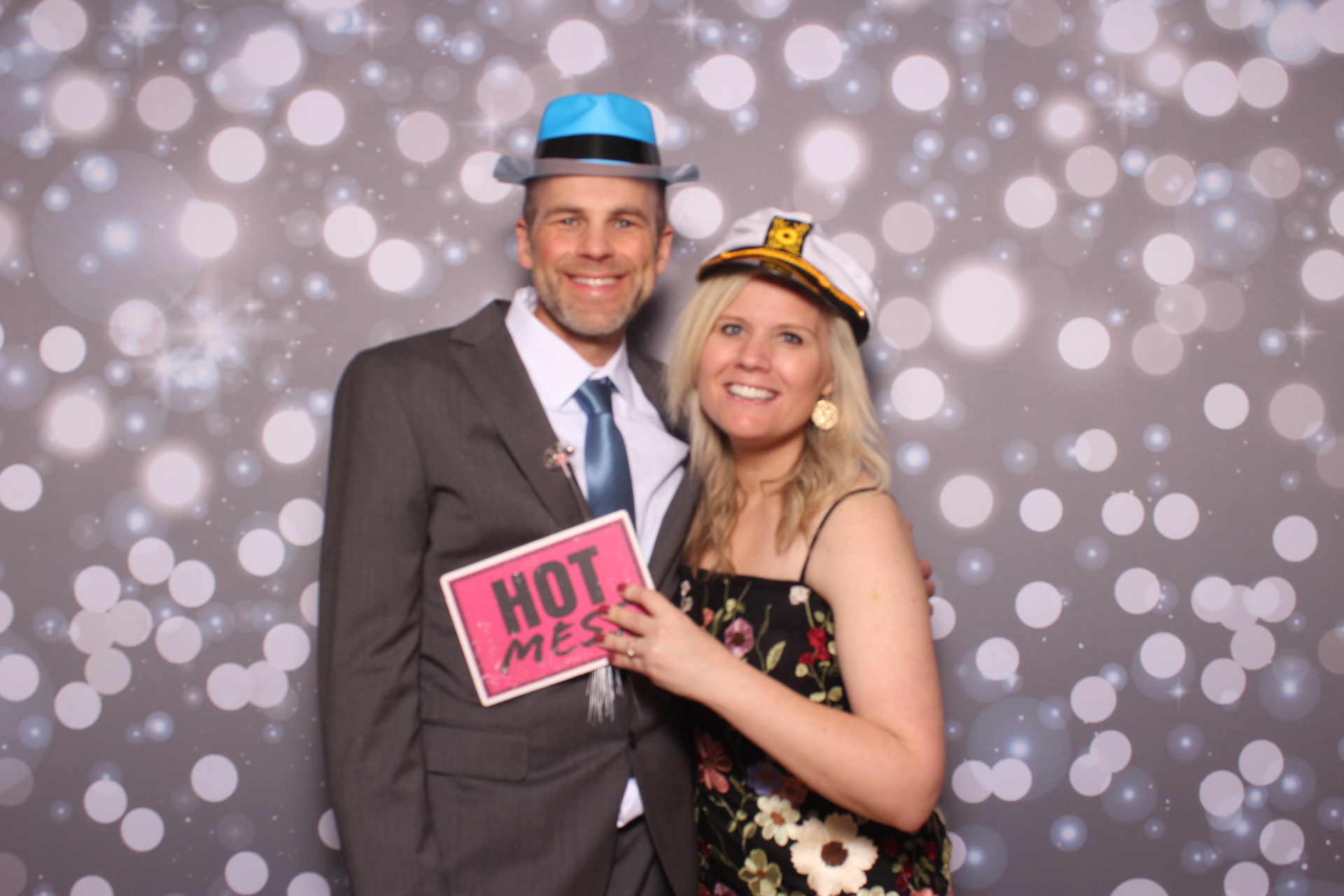 Lisa & Brett Reception | View more photos from the event at gallery.photoboothcincy.com/u/PhotoBoothCincy/Lisa-Brett-Reception