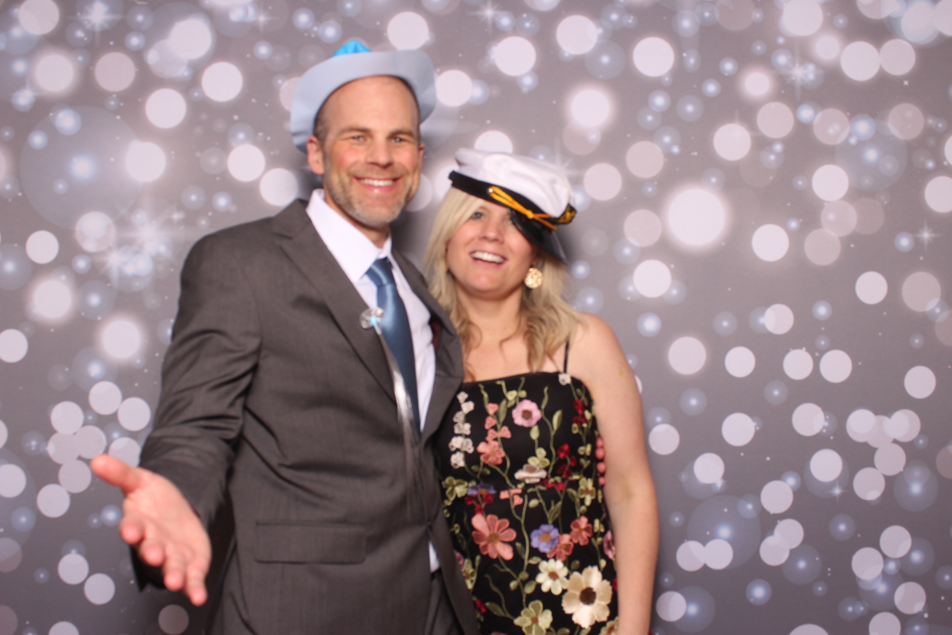 Lisa & Brett Reception | View more photos from the event at gallery.photoboothcincy.com/u/PhotoBoothCincy/Lisa-Brett-Reception