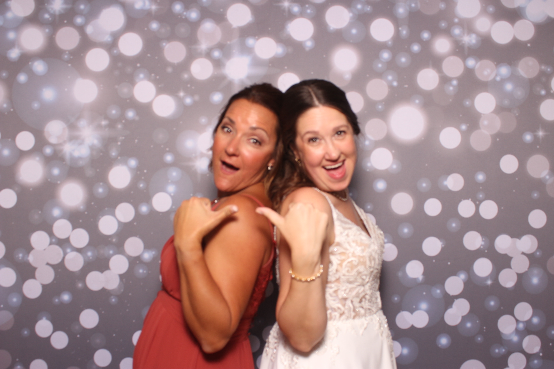Lisa & Brett Reception | View more photos from the event at gallery.photoboothcincy.com/u/PhotoBoothCincy/Lisa-Brett-Reception