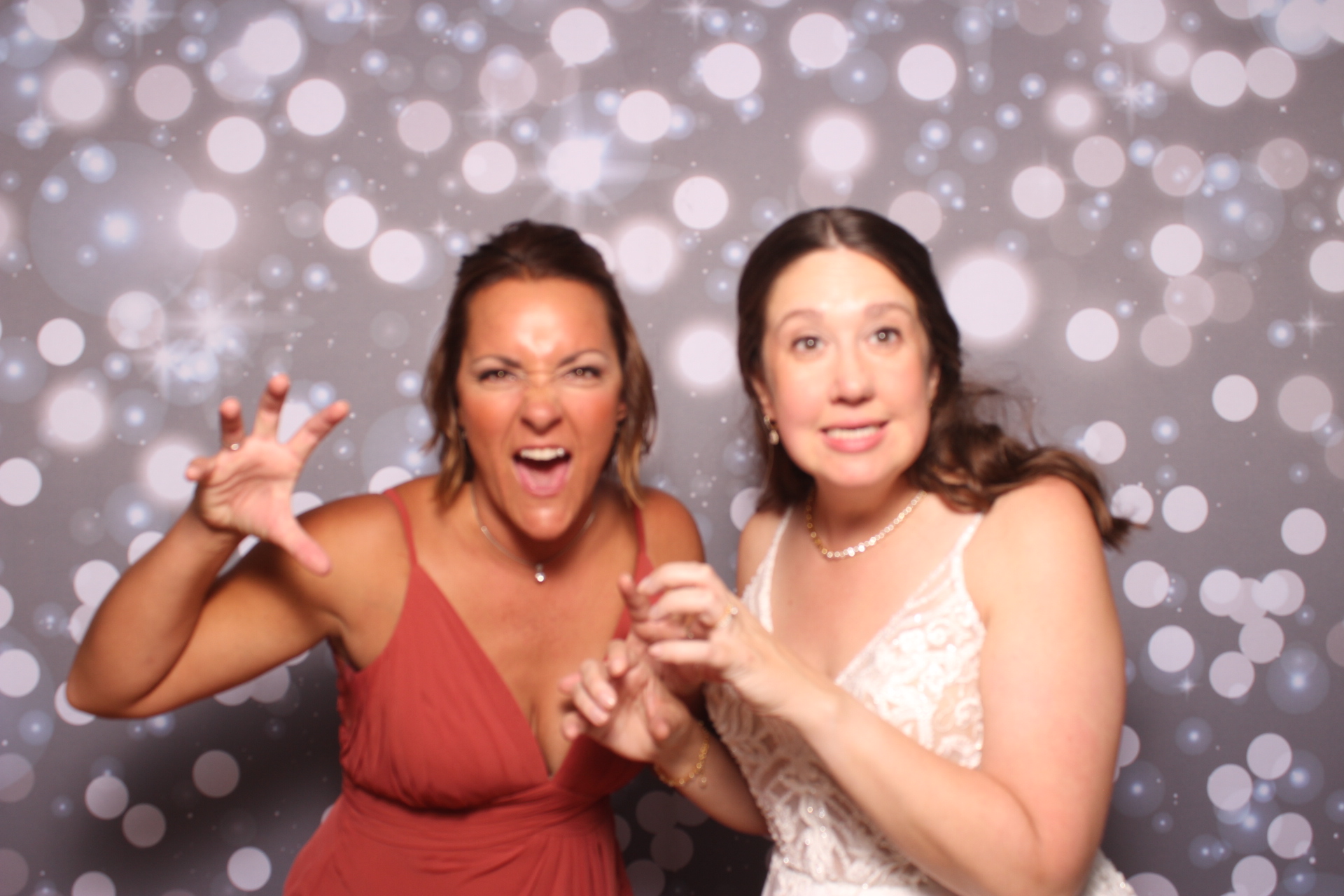 Lisa & Brett Reception | View more photos from the event at gallery.photoboothcincy.com/u/PhotoBoothCincy/Lisa-Brett-Reception