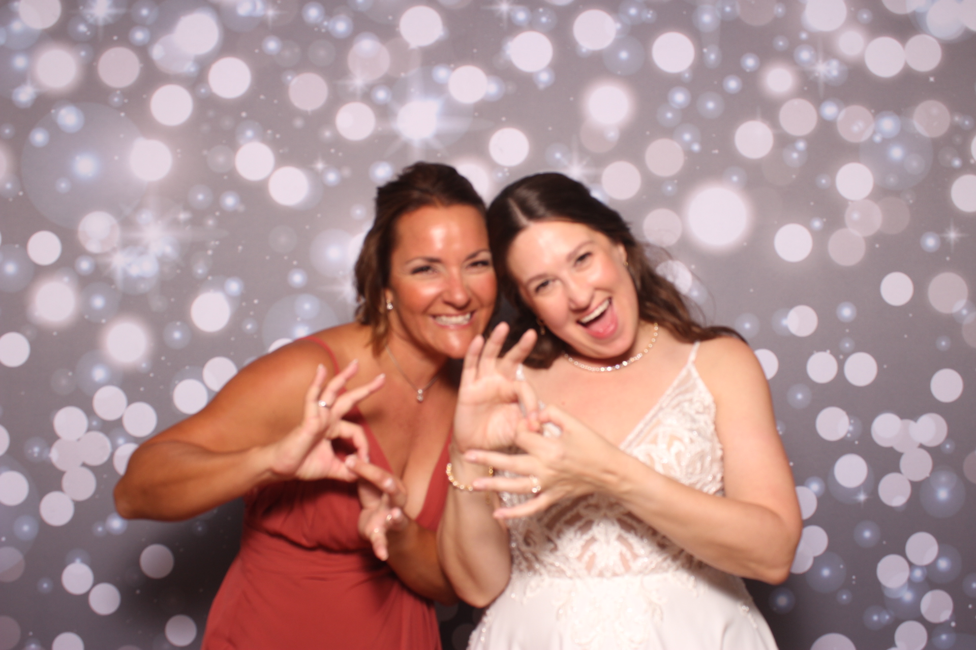 Lisa & Brett Reception | View more photos from the event at gallery.photoboothcincy.com/u/PhotoBoothCincy/Lisa-Brett-Reception