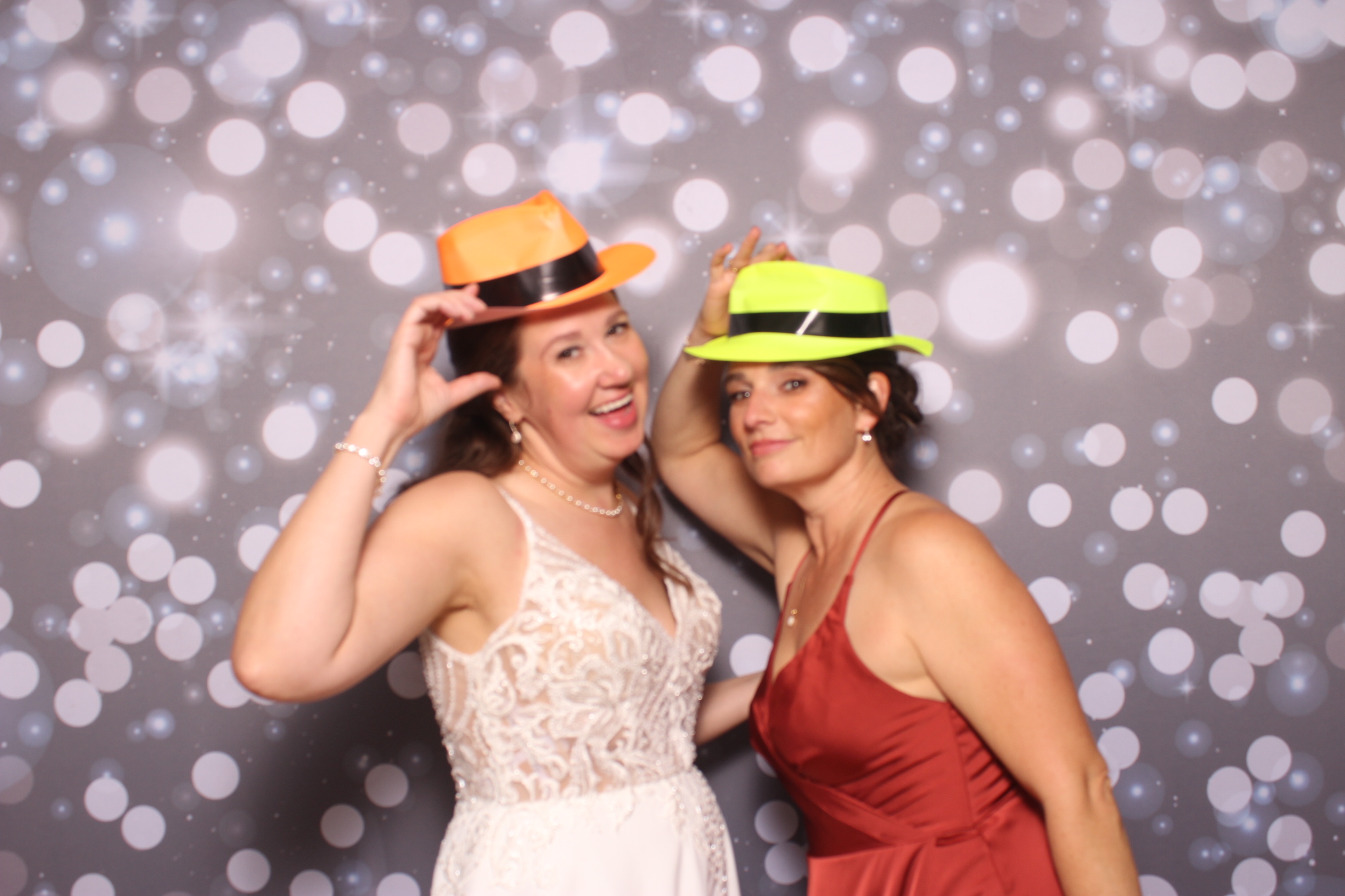 Lisa & Brett Reception | View more photos from the event at gallery.photoboothcincy.com/u/PhotoBoothCincy/Lisa-Brett-Reception