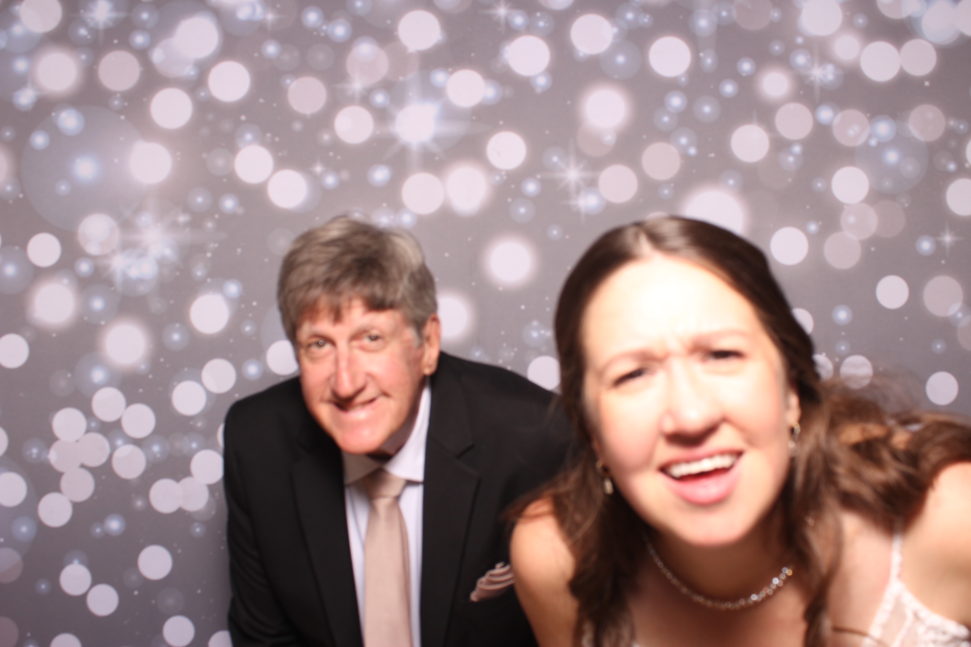 Lisa & Brett Reception | View more photos from the event at gallery.photoboothcincy.com/u/PhotoBoothCincy/Lisa-Brett-Reception