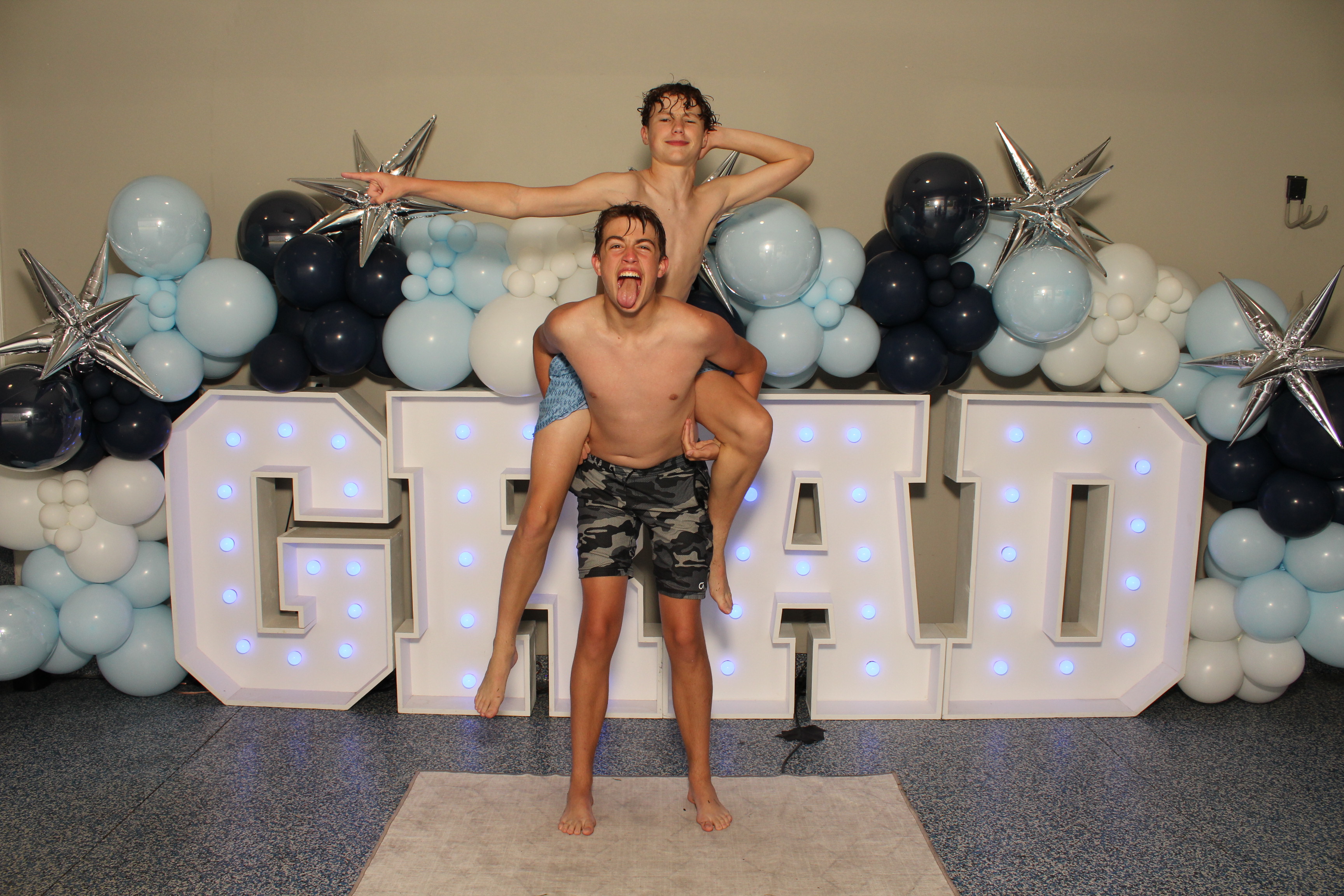MTCES Class of 2026 | View more photos from the event at gallery.photoboothcincy.com/u/PhotoBoothCincy/MTCES-Class-of-2026