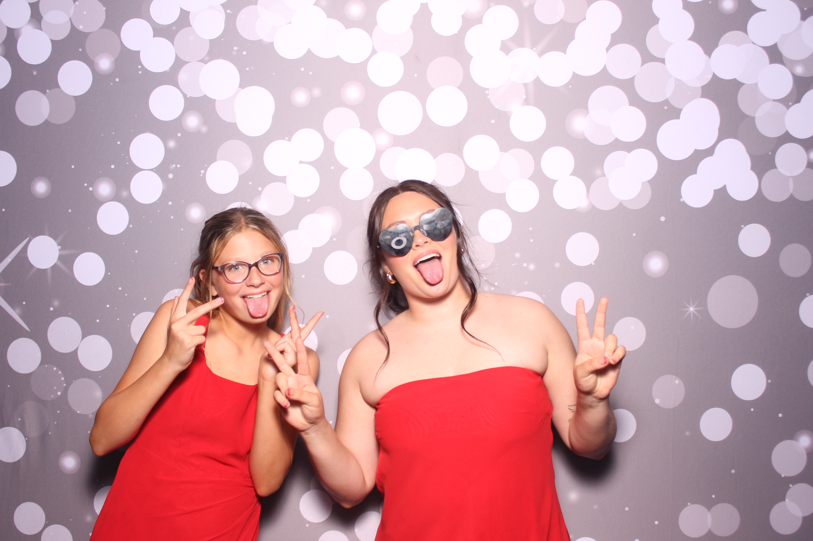Mackenzie & Davey | View more photos from the event at gallery.photoboothcincy.com/u/PhotoBoothCincy/Mackenzie-Davey