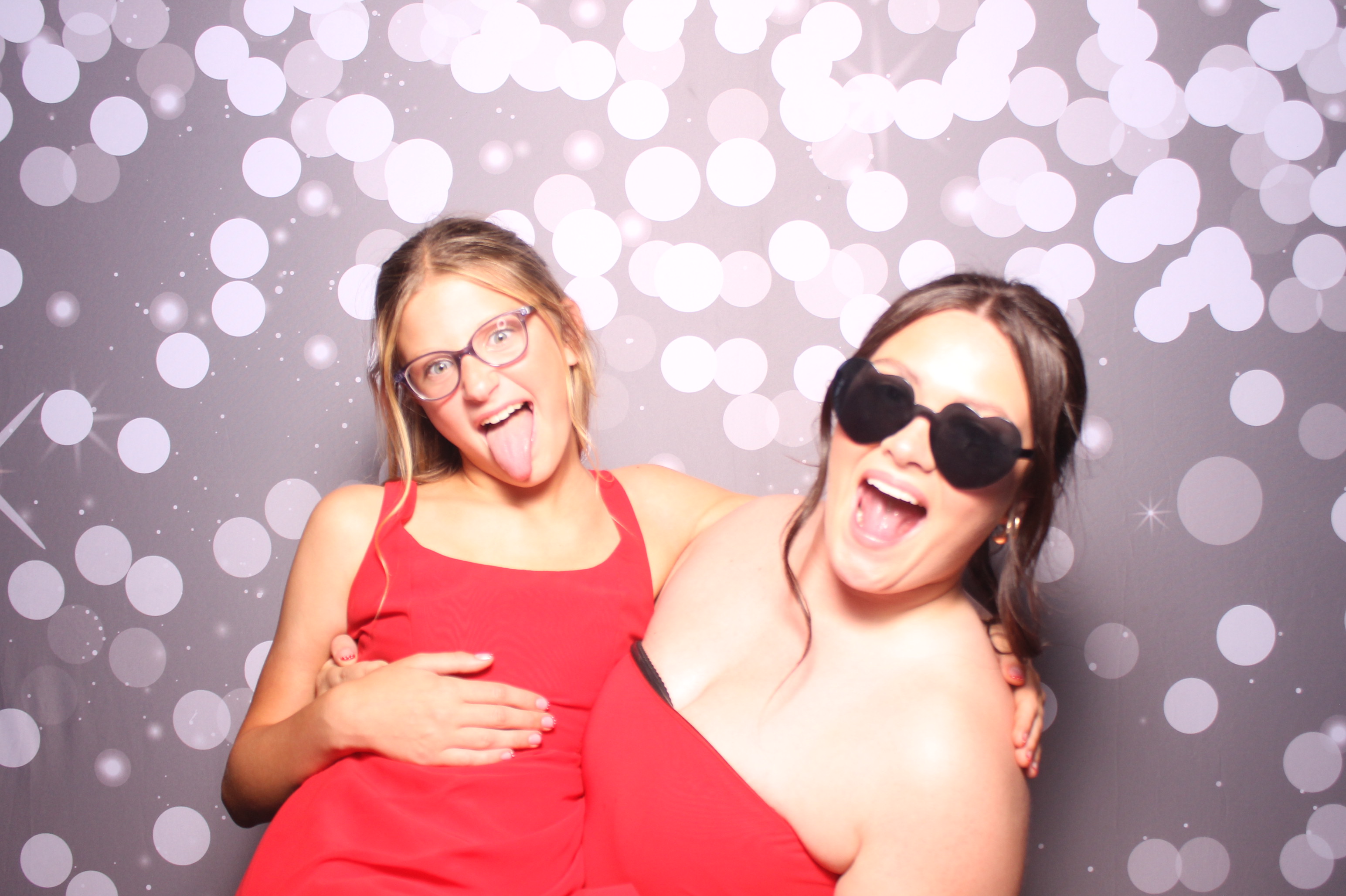 Mackenzie & Davey | View more photos from the event at gallery.photoboothcincy.com/u/PhotoBoothCincy/Mackenzie-Davey