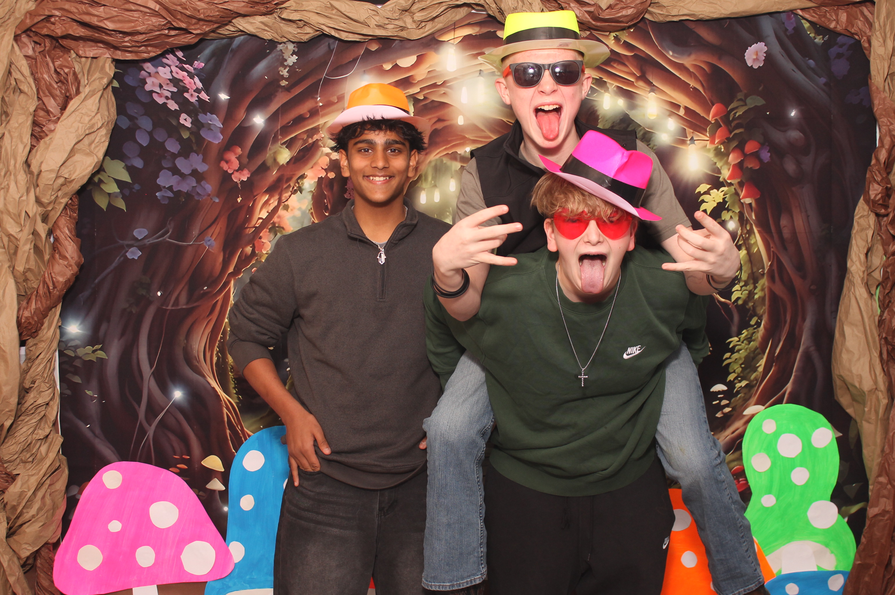 Magsig Spring Fling School Dance | View more photos from the event at gallery.photoboothcincy.com/u/PhotoBoothCincy/Magsig-Spring-Fling-School-Dance