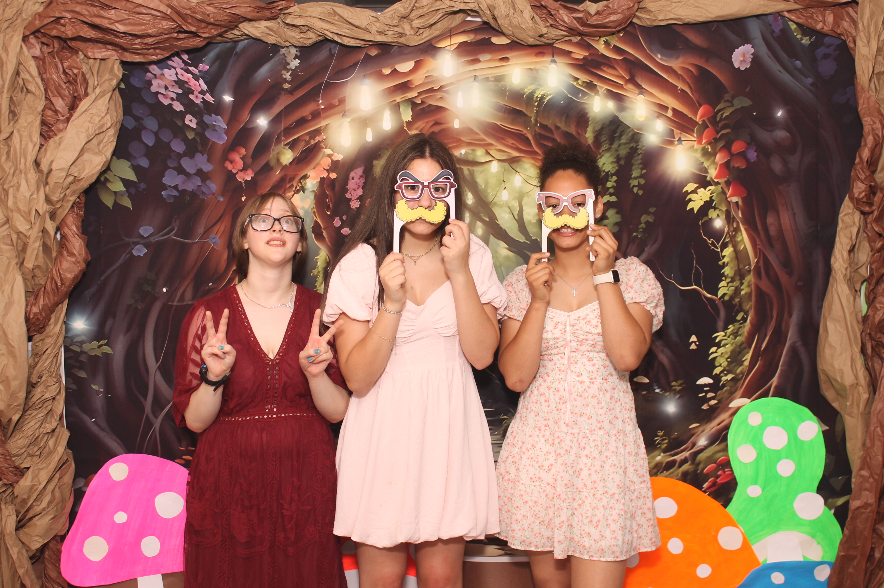 Magsig Spring Fling School Dance | View more photos from the event at gallery.photoboothcincy.com/u/PhotoBoothCincy/Magsig-Spring-Fling-School-Dance