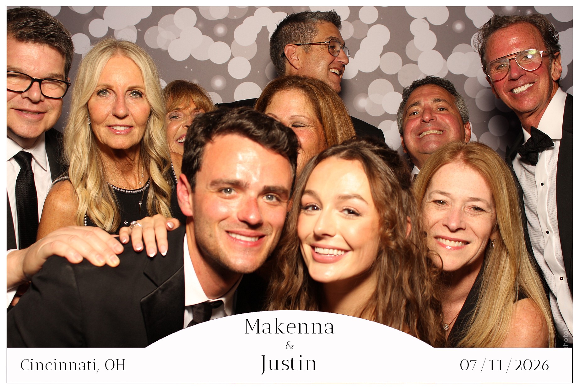 Makenna & Justin | View more photos from the event at gallery.photoboothcincy.com/u/PhotoBoothCincy/Makenna-Justin
