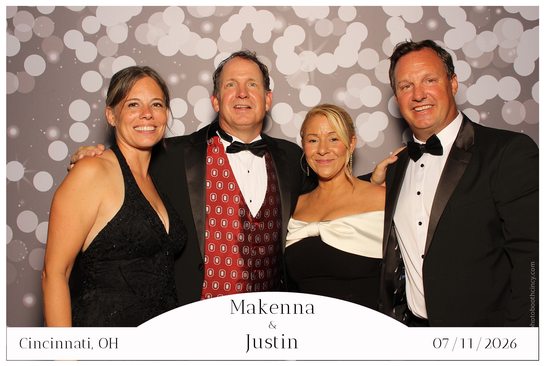 Makenna & Justin | View more photos from the event at gallery.photoboothcincy.com/u/PhotoBoothCincy/Makenna-Justin