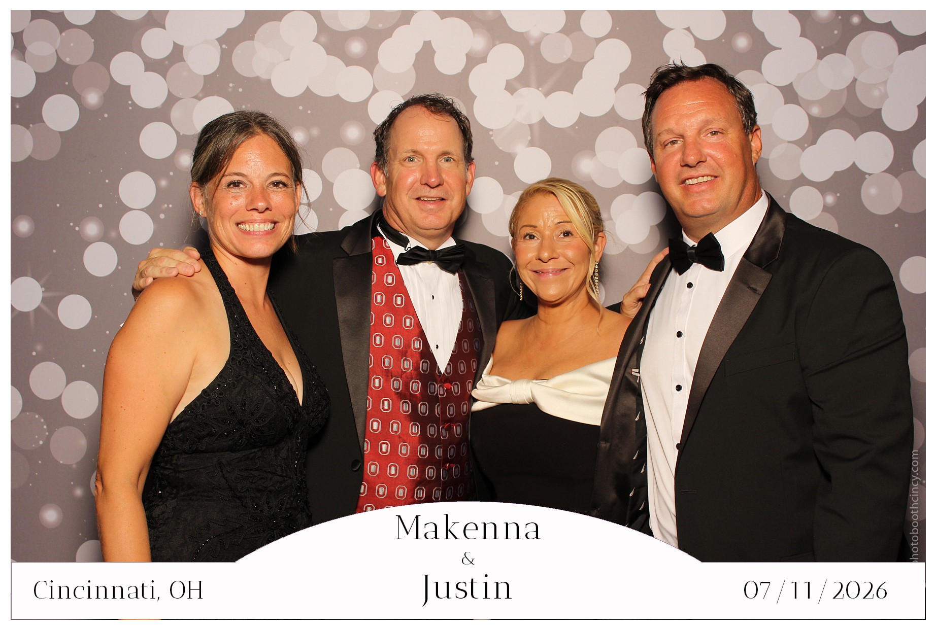 Makenna & Justin | View more photos from the event at gallery.photoboothcincy.com/u/PhotoBoothCincy/Makenna-Justin