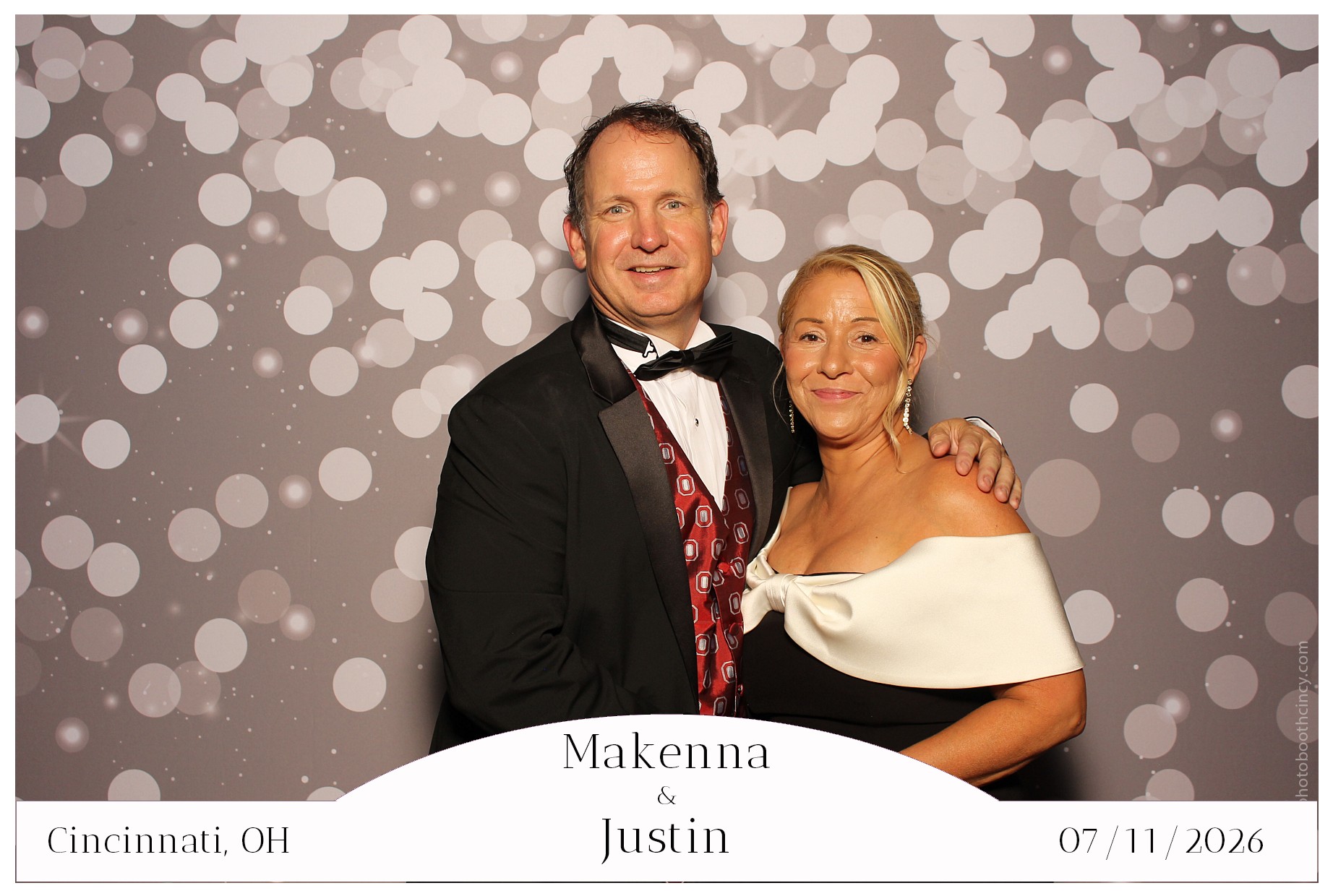 Makenna & Justin | View more photos from the event at gallery.photoboothcincy.com/u/PhotoBoothCincy/Makenna-Justin