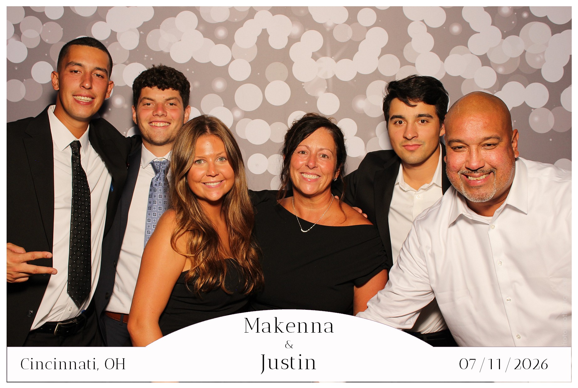 Makenna & Justin | View more photos from the event at gallery.photoboothcincy.com/u/PhotoBoothCincy/Makenna-Justin