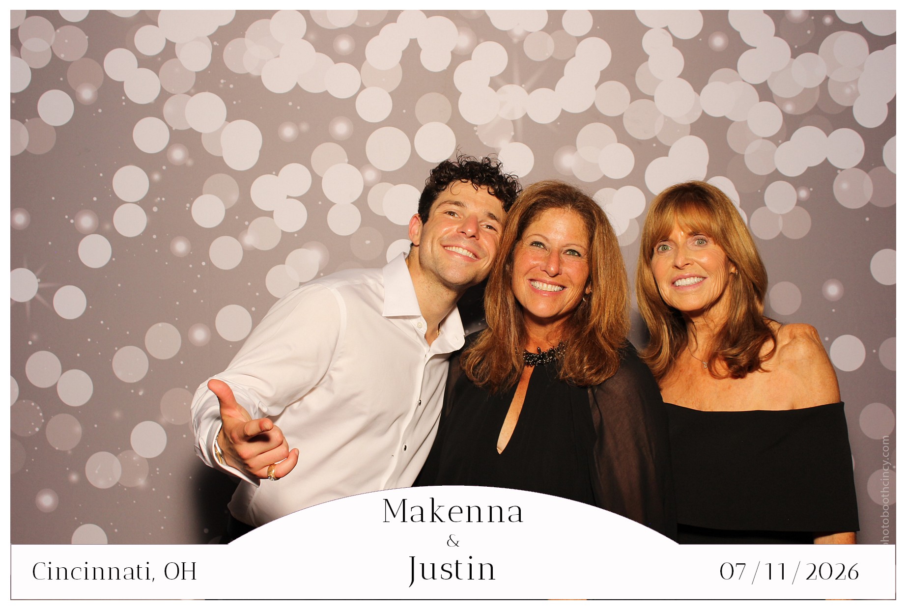 Makenna & Justin | View more photos from the event at gallery.photoboothcincy.com/u/PhotoBoothCincy/Makenna-Justin