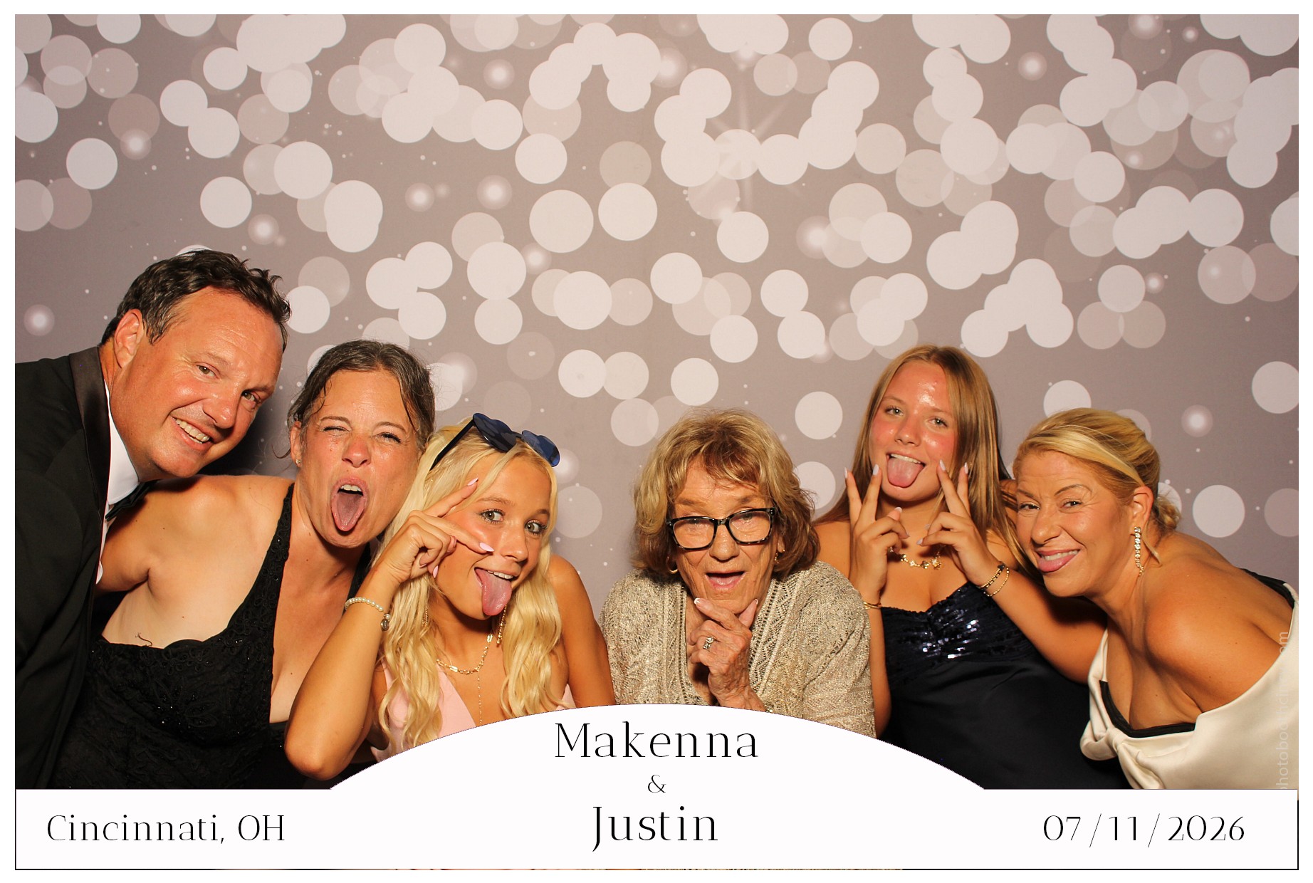 Makenna & Justin | View more photos from the event at gallery.photoboothcincy.com/u/PhotoBoothCincy/Makenna-Justin