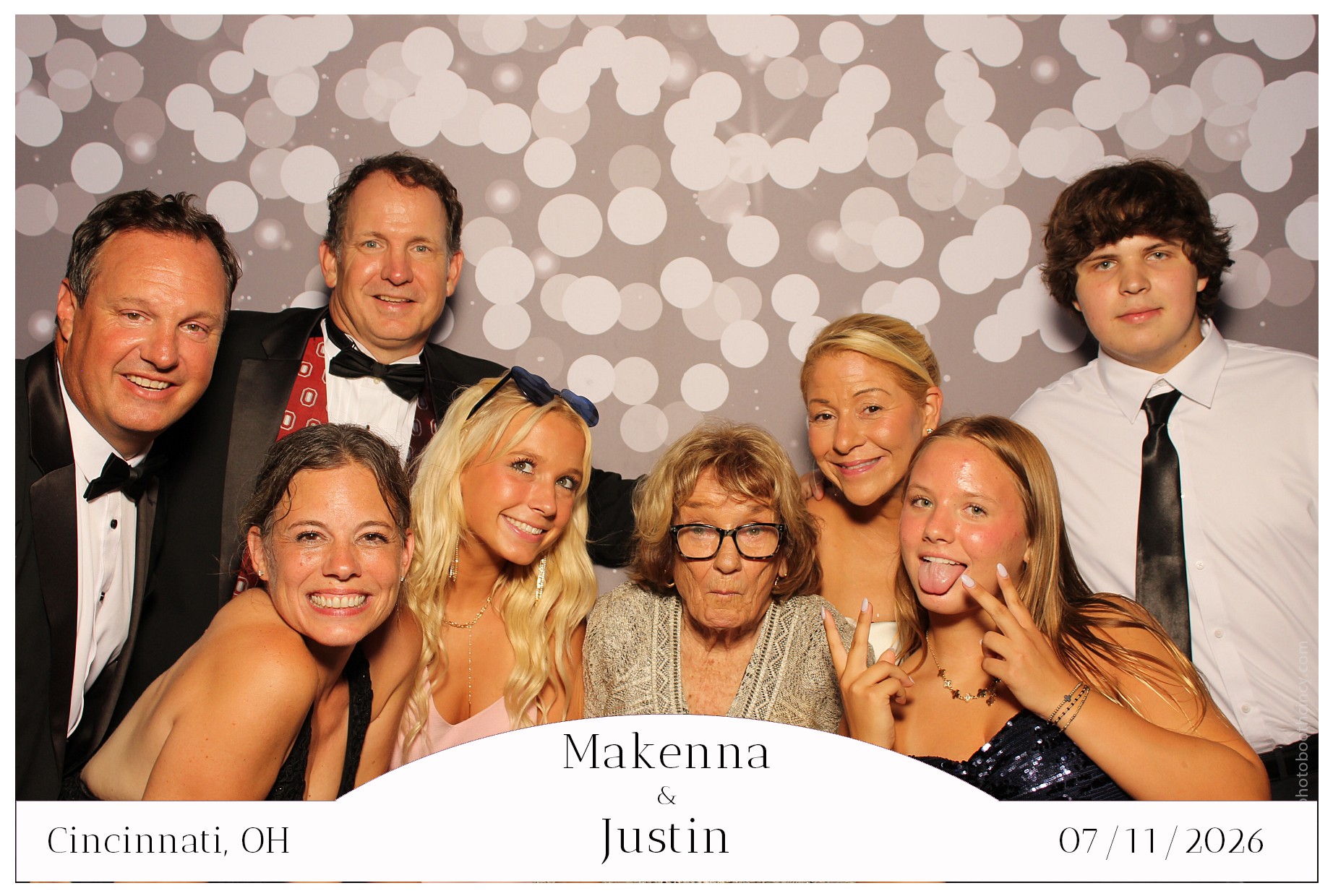 Makenna & Justin | View more photos from the event at gallery.photoboothcincy.com/u/PhotoBoothCincy/Makenna-Justin