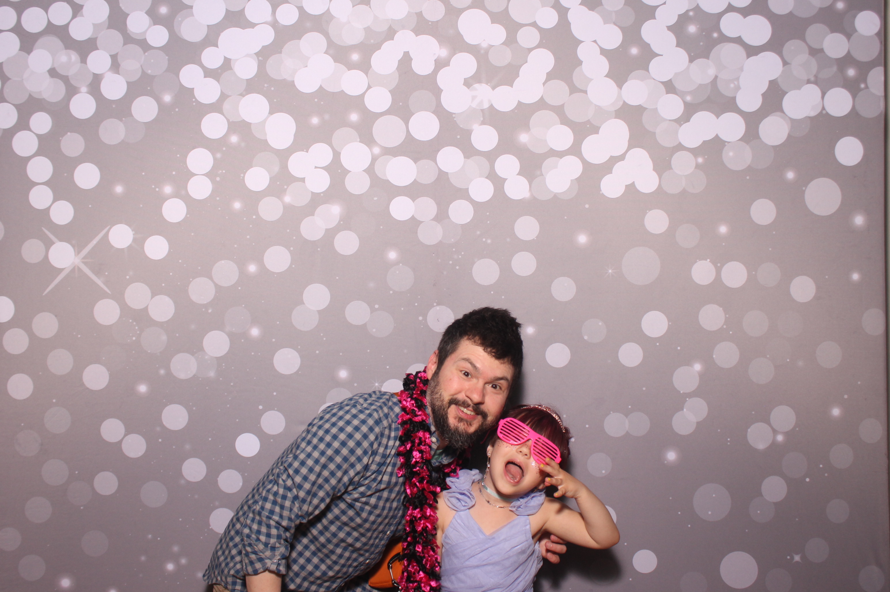 Mariemount Father Daughter Dance | View more photos from the event at gallery.photoboothcincy.com/u/PhotoBoothCincy/Mariemount-Father-Daughter-Dance-1