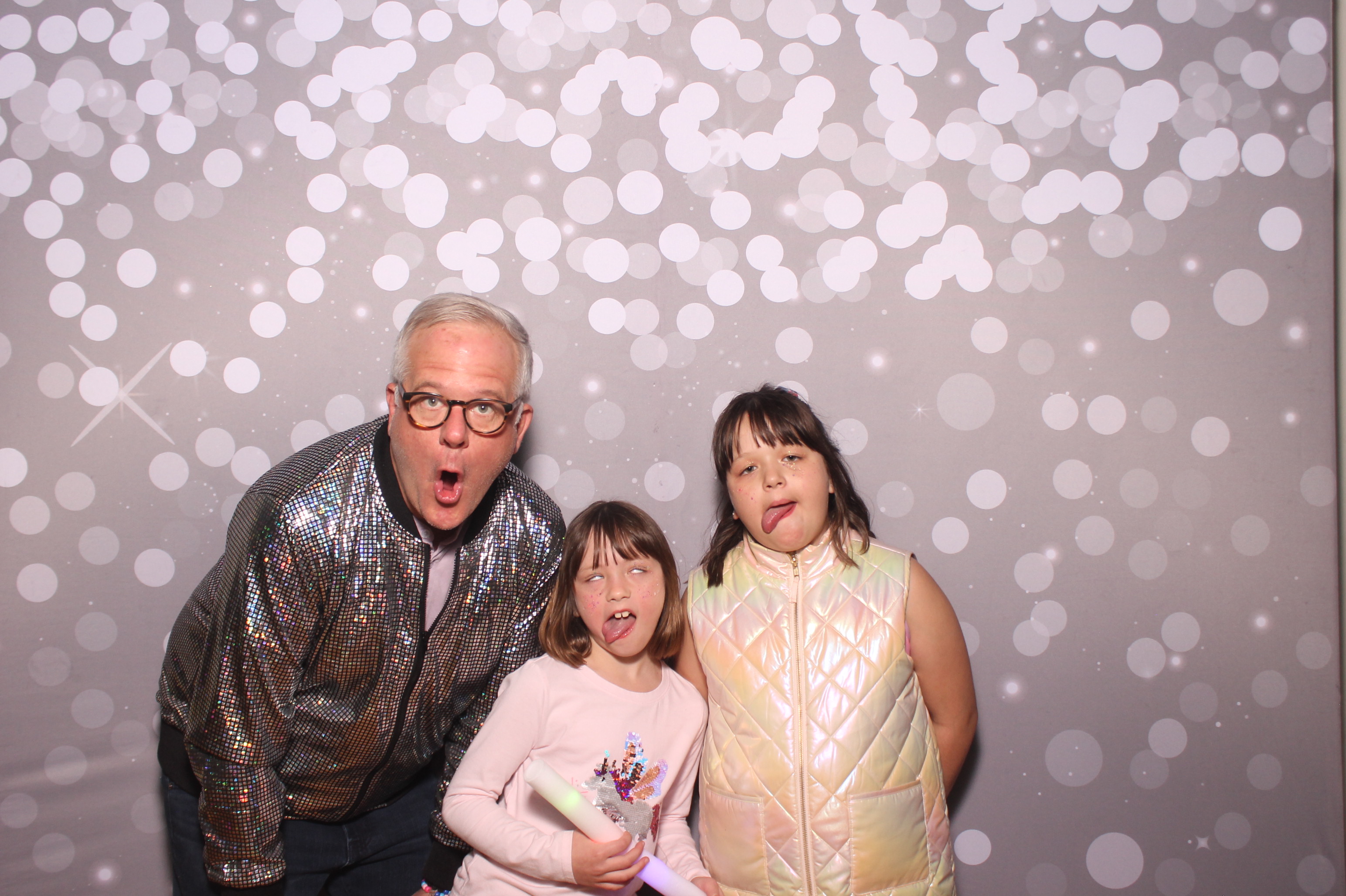 Mariemount Father Daughter Dance | View more photos from the event at gallery.photoboothcincy.com/u/PhotoBoothCincy/Mariemount-Father-Daughter-Dance-1