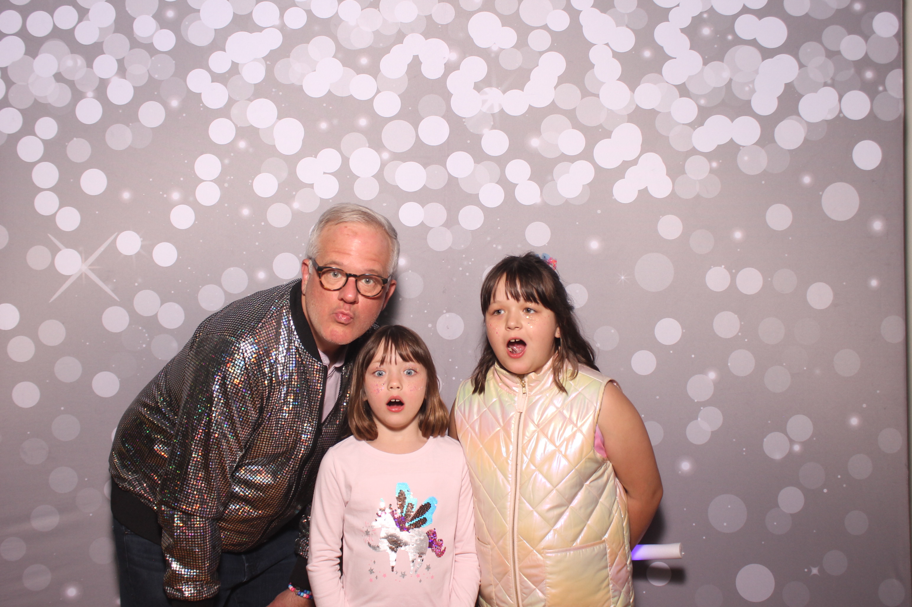 Mariemount Father Daughter Dance | View more photos from the event at gallery.photoboothcincy.com/u/PhotoBoothCincy/Mariemount-Father-Daughter-Dance-1