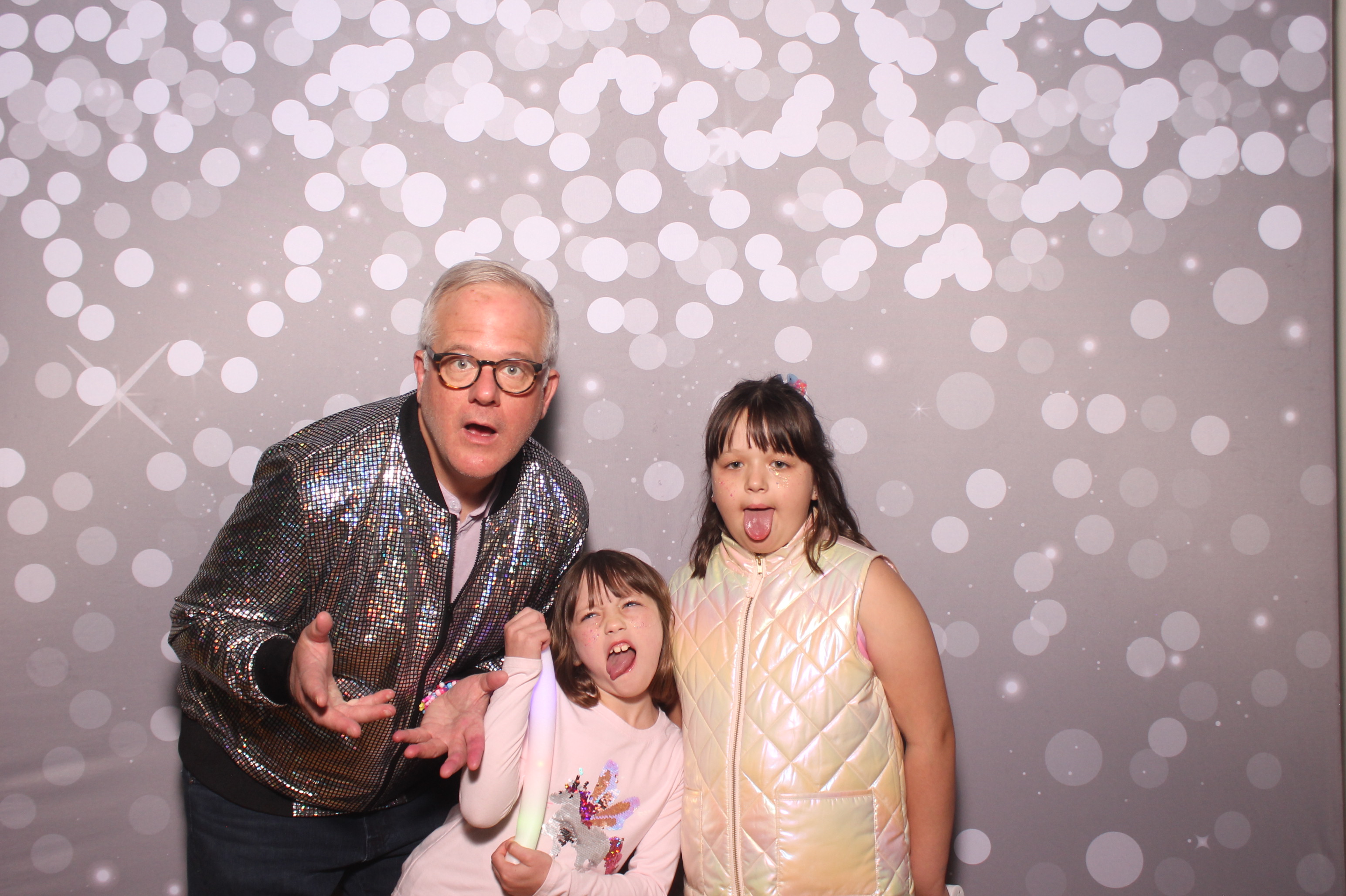 Mariemount Father Daughter Dance | View more photos from the event at gallery.photoboothcincy.com/u/PhotoBoothCincy/Mariemount-Father-Daughter-Dance-1