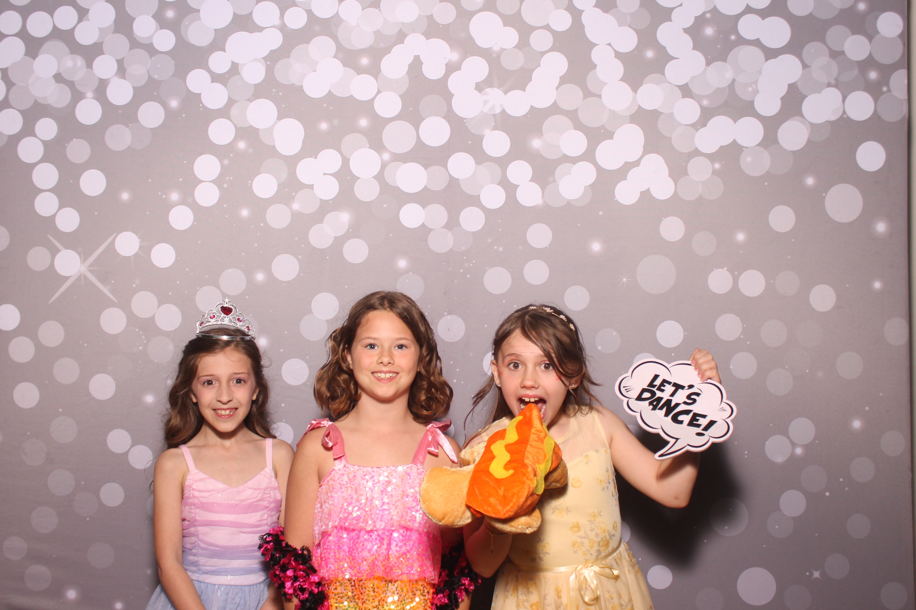 Mariemount Father Daughter Dance | View more photos from the event at gallery.photoboothcincy.com/u/PhotoBoothCincy/Mariemount-Father-Daughter-Dance-1
