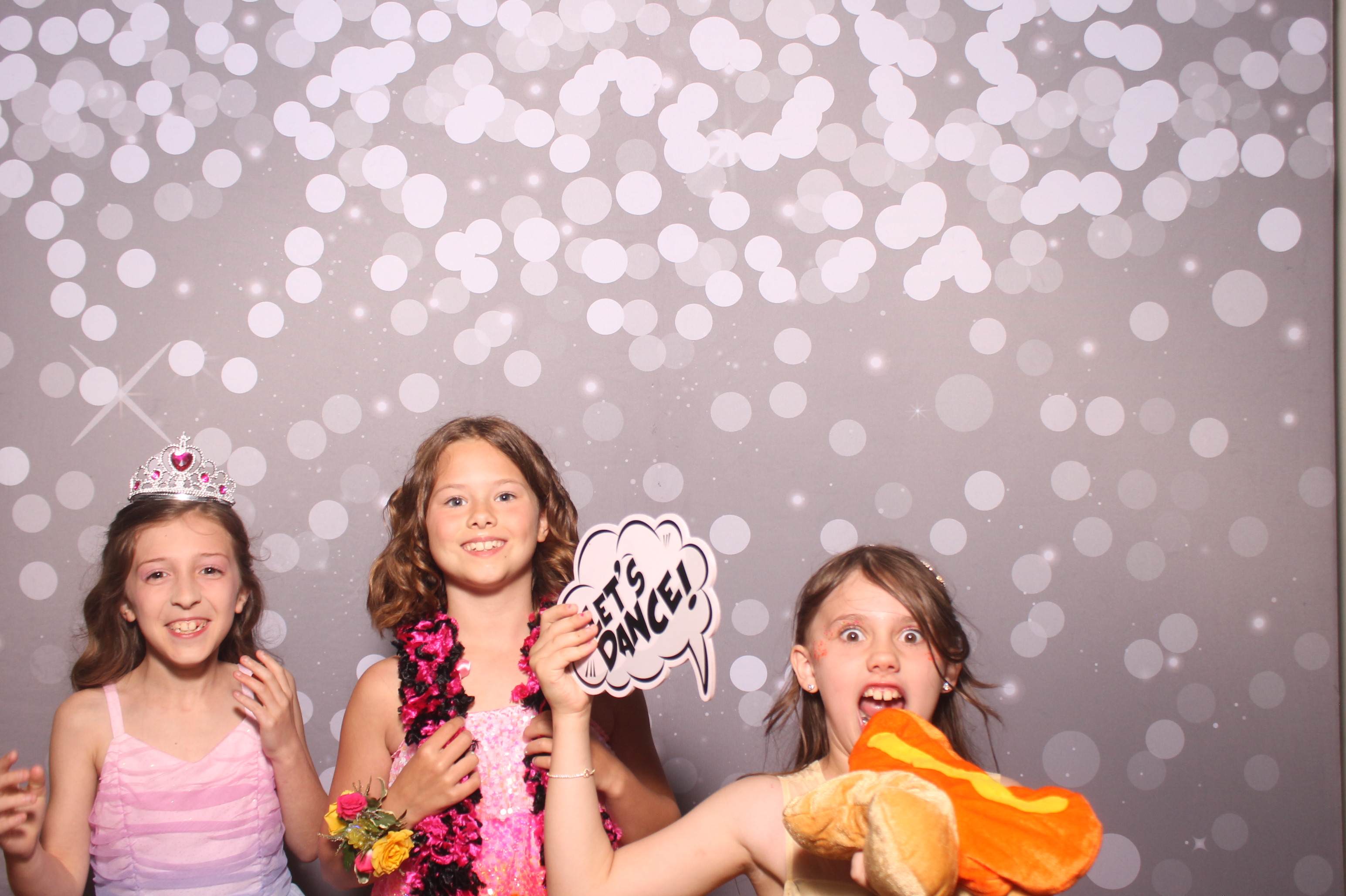 Mariemount Father Daughter Dance | View more photos from the event at gallery.photoboothcincy.com/u/PhotoBoothCincy/Mariemount-Father-Daughter-Dance-1
