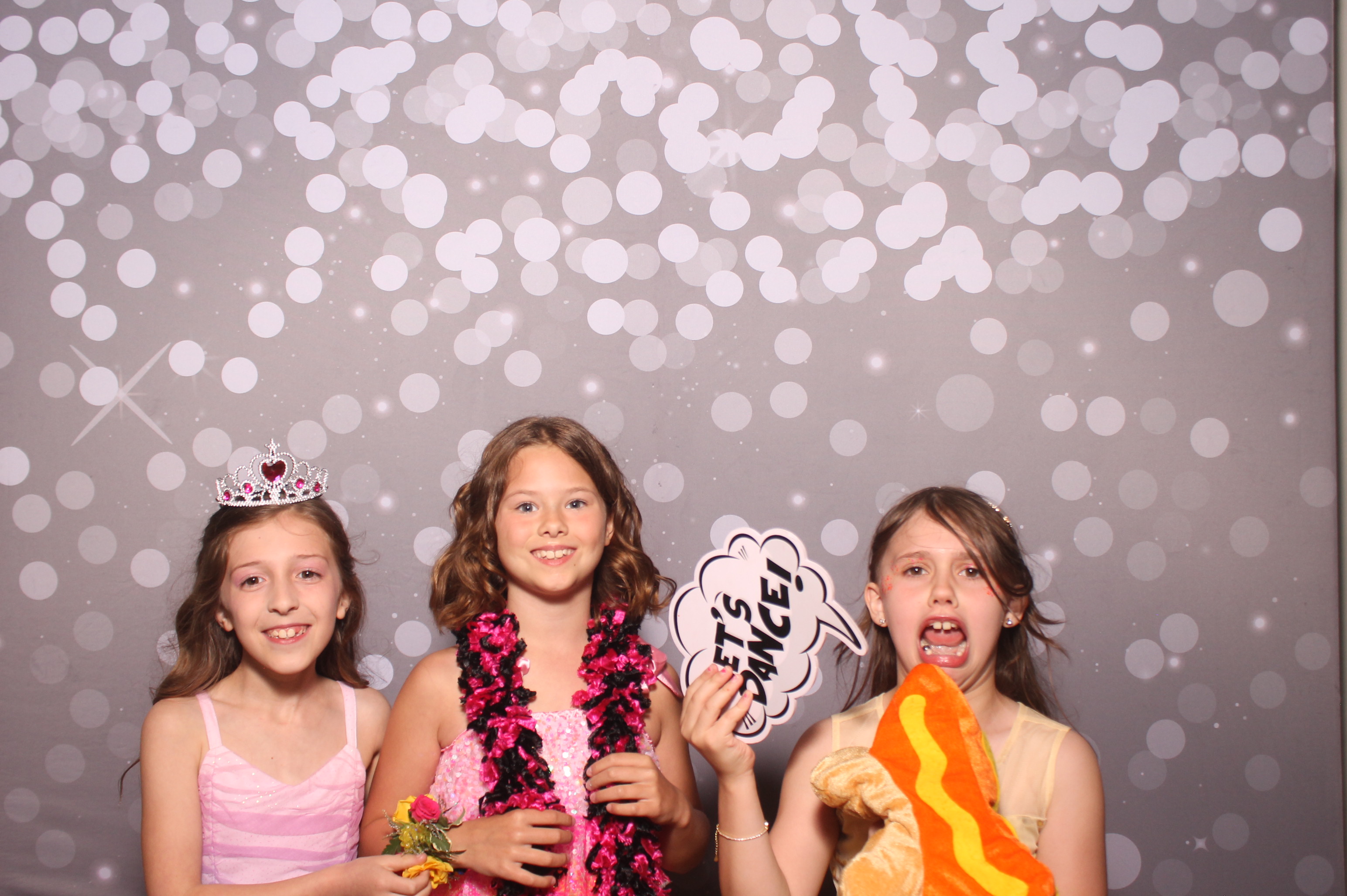 Mariemount Father Daughter Dance | View more photos from the event at gallery.photoboothcincy.com/u/PhotoBoothCincy/Mariemount-Father-Daughter-Dance-1