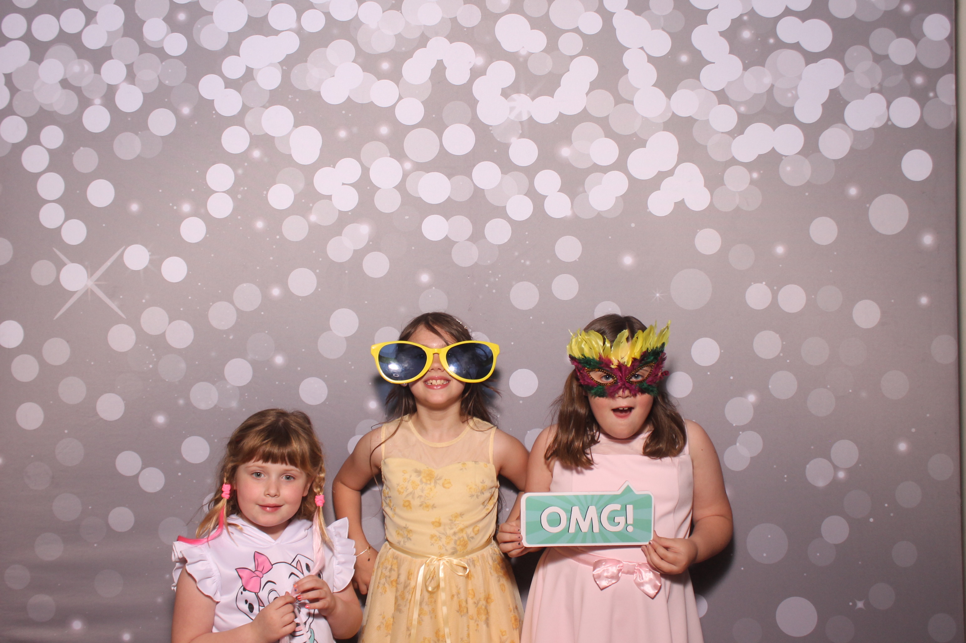 Mariemount Father Daughter Dance | View more photos from the event at gallery.photoboothcincy.com/u/PhotoBoothCincy/Mariemount-Father-Daughter-Dance-1