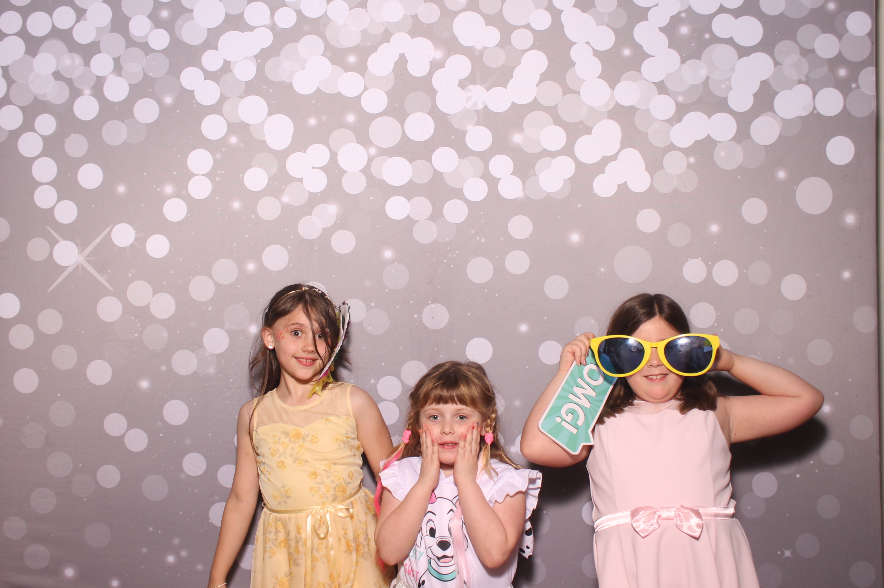 Mariemount Father Daughter Dance | View more photos from the event at gallery.photoboothcincy.com/u/PhotoBoothCincy/Mariemount-Father-Daughter-Dance-1