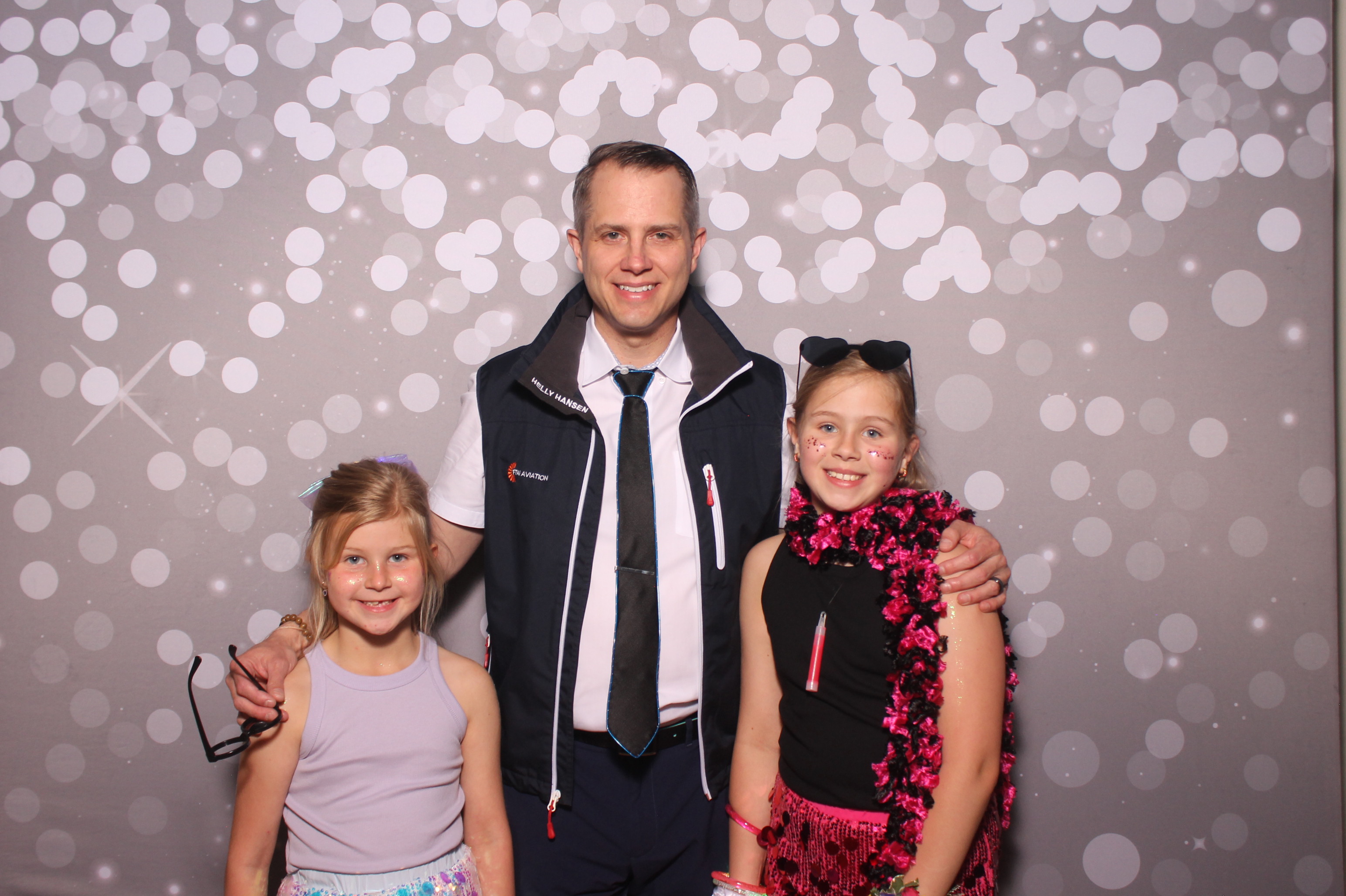 Mariemount Father Daughter Dance | View more photos from the event at gallery.photoboothcincy.com/u/PhotoBoothCincy/Mariemount-Father-Daughter-Dance-1