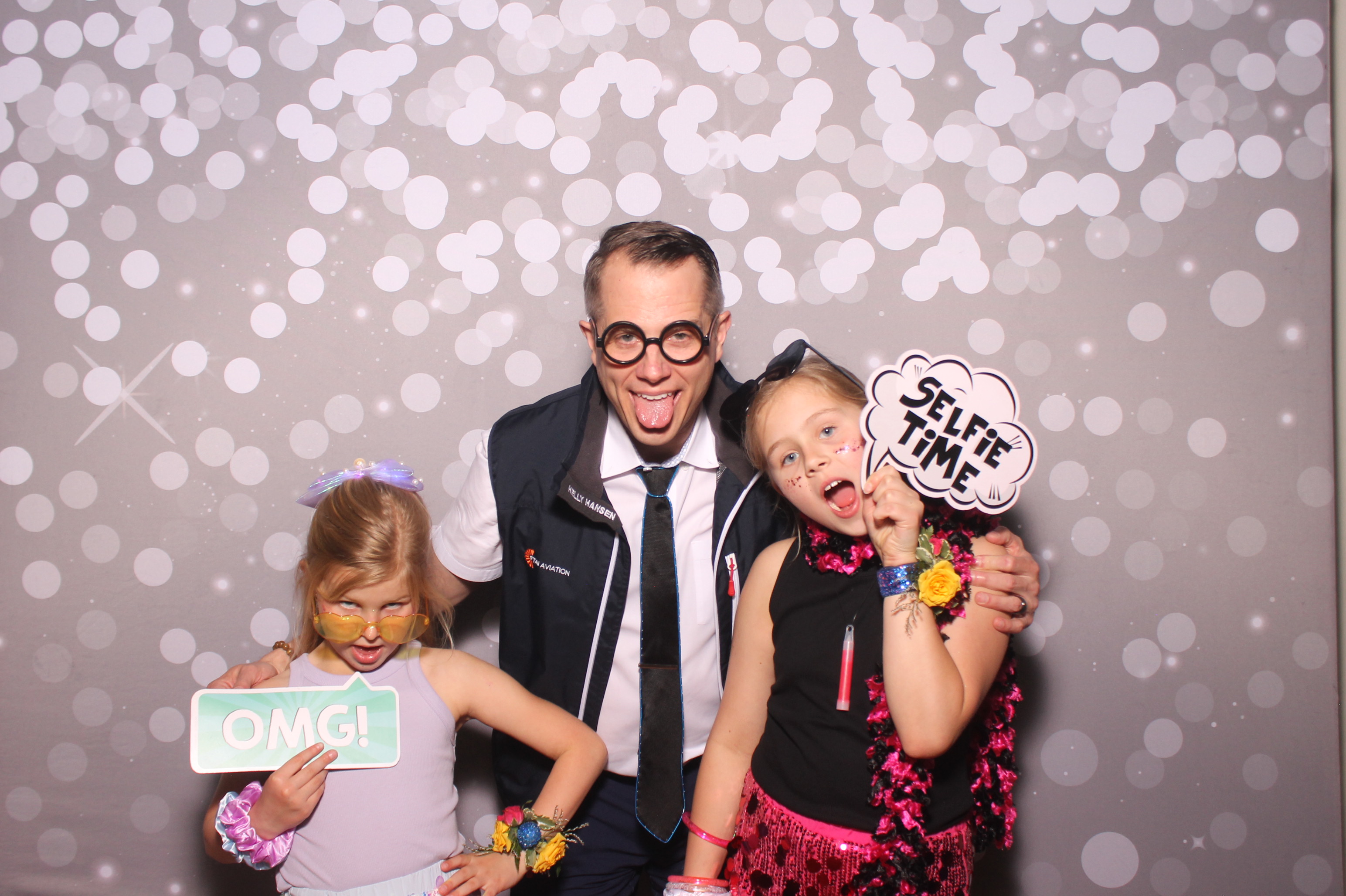 Mariemount Father Daughter Dance | View more photos from the event at gallery.photoboothcincy.com/u/PhotoBoothCincy/Mariemount-Father-Daughter-Dance-1