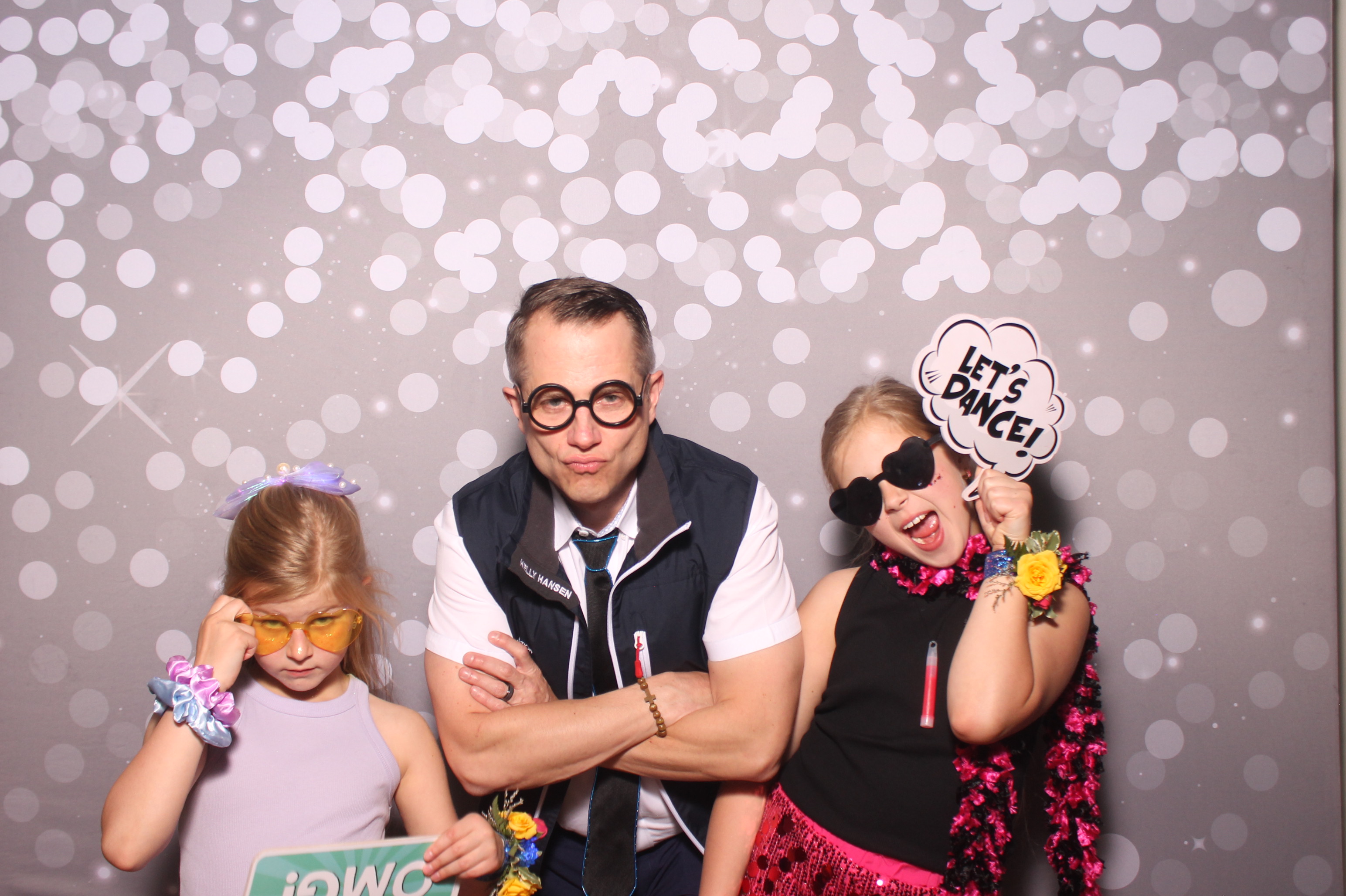 Mariemount Father Daughter Dance | View more photos from the event at gallery.photoboothcincy.com/u/PhotoBoothCincy/Mariemount-Father-Daughter-Dance-1