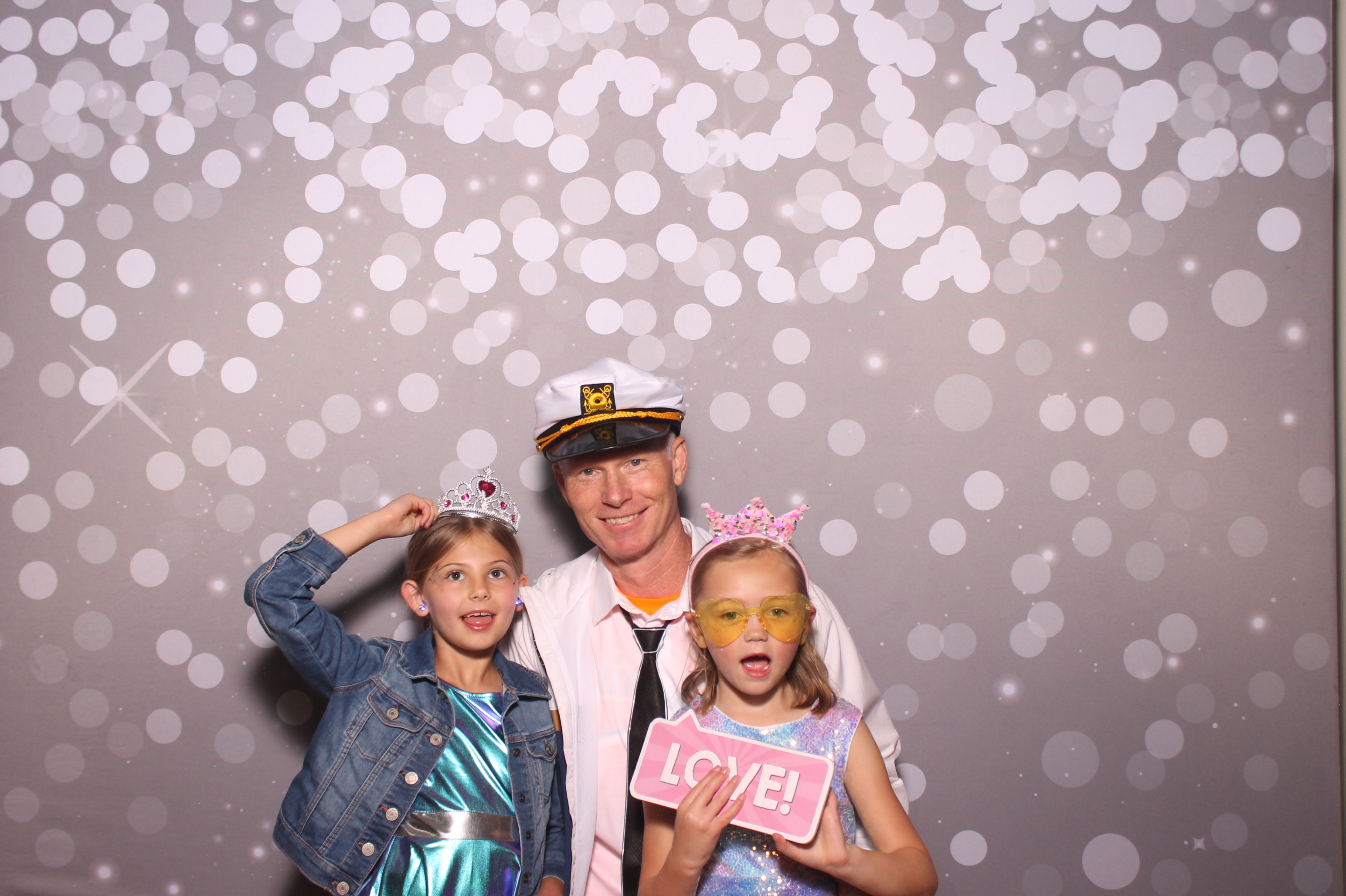 Mariemount Father Daughter Dance | View more photos from the event at gallery.photoboothcincy.com/u/PhotoBoothCincy/Mariemount-Father-Daughter-Dance-1