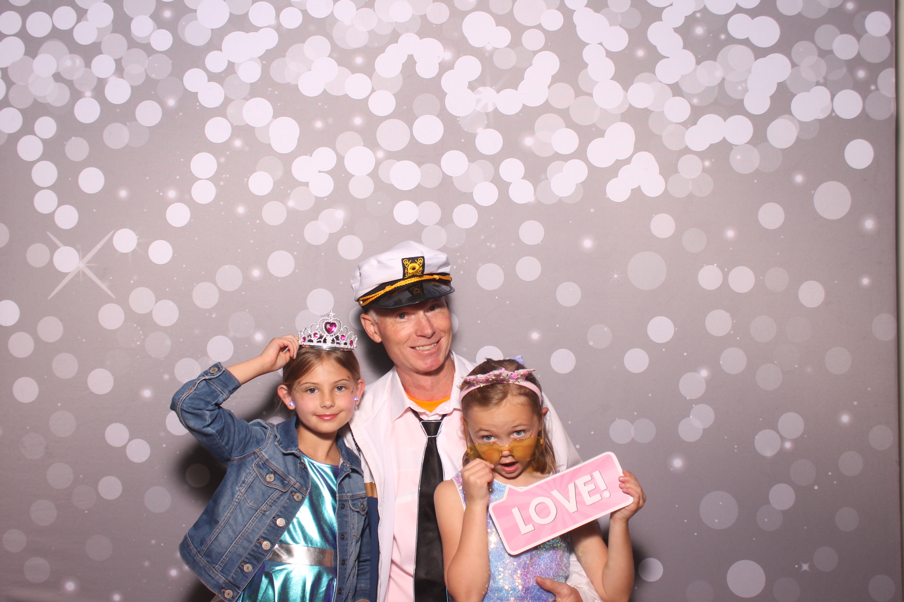 Mariemount Father Daughter Dance | View more photos from the event at gallery.photoboothcincy.com/u/PhotoBoothCincy/Mariemount-Father-Daughter-Dance-1