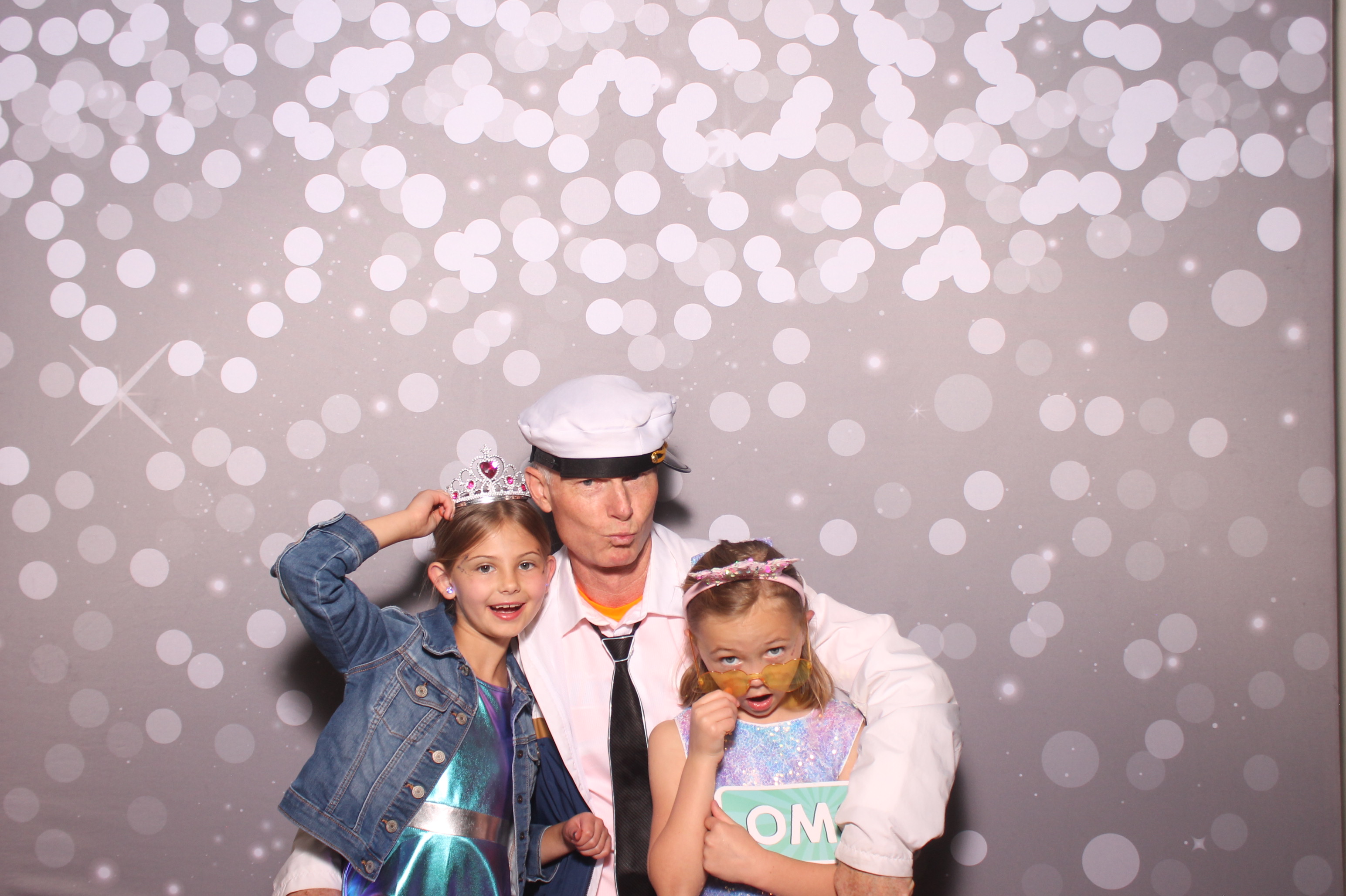 Mariemount Father Daughter Dance | View more photos from the event at gallery.photoboothcincy.com/u/PhotoBoothCincy/Mariemount-Father-Daughter-Dance-1