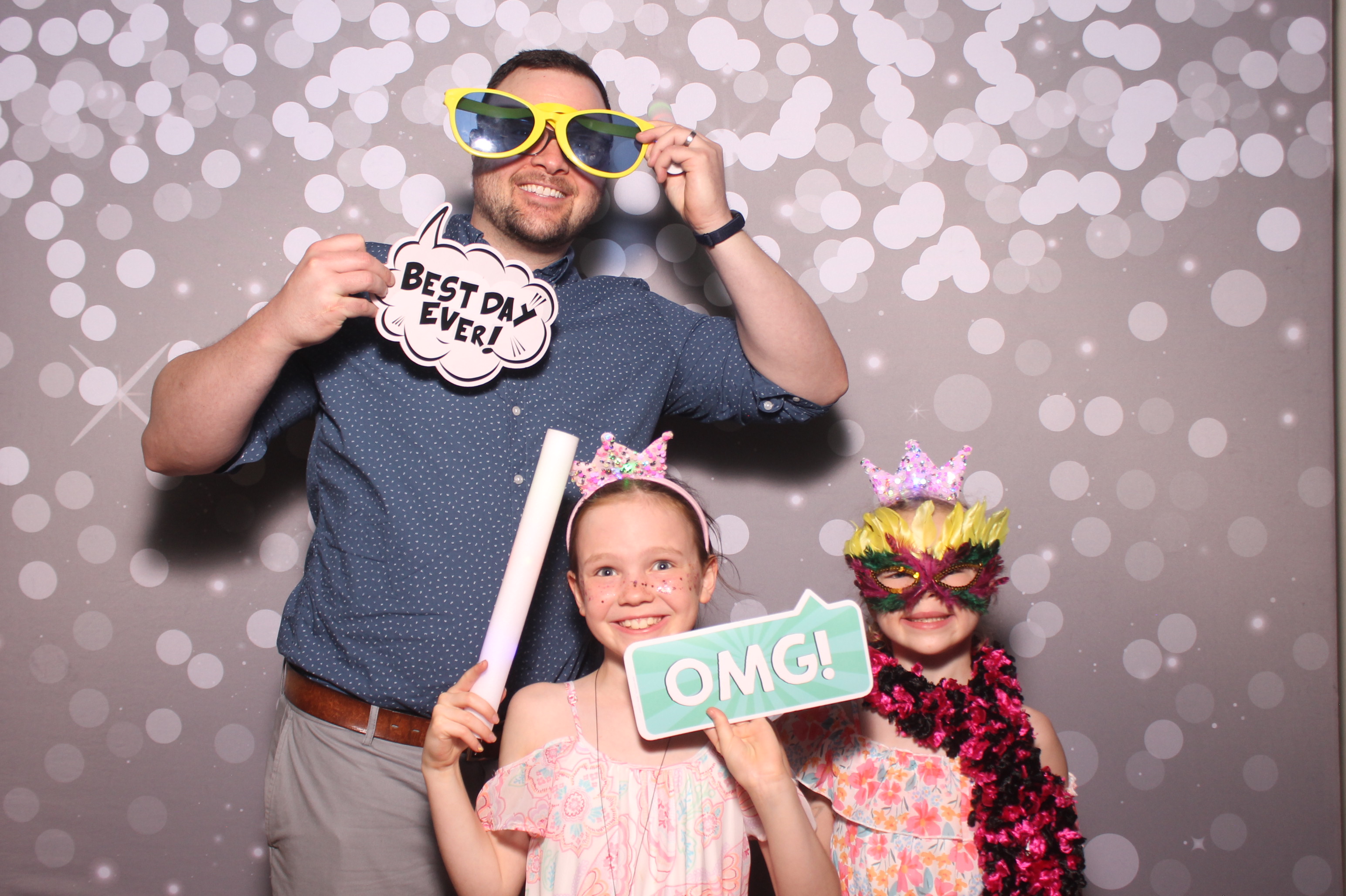 Mariemount Father Daughter Dance | View more photos from the event at gallery.photoboothcincy.com/u/PhotoBoothCincy/Mariemount-Father-Daughter-Dance-1