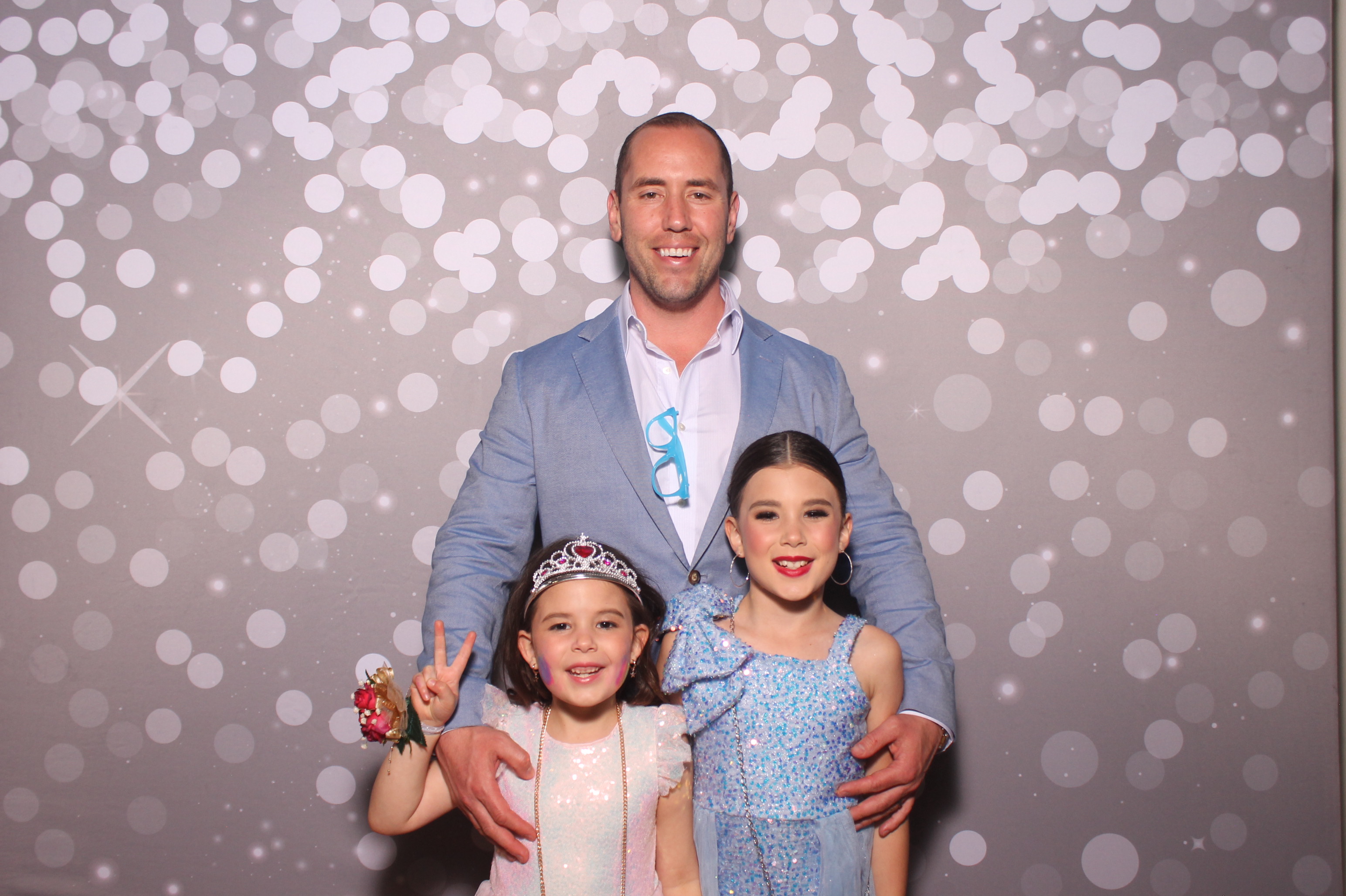 Mariemount Father Daughter Dance | View more photos from the event at gallery.photoboothcincy.com/u/PhotoBoothCincy/Mariemount-Father-Daughter-Dance-1