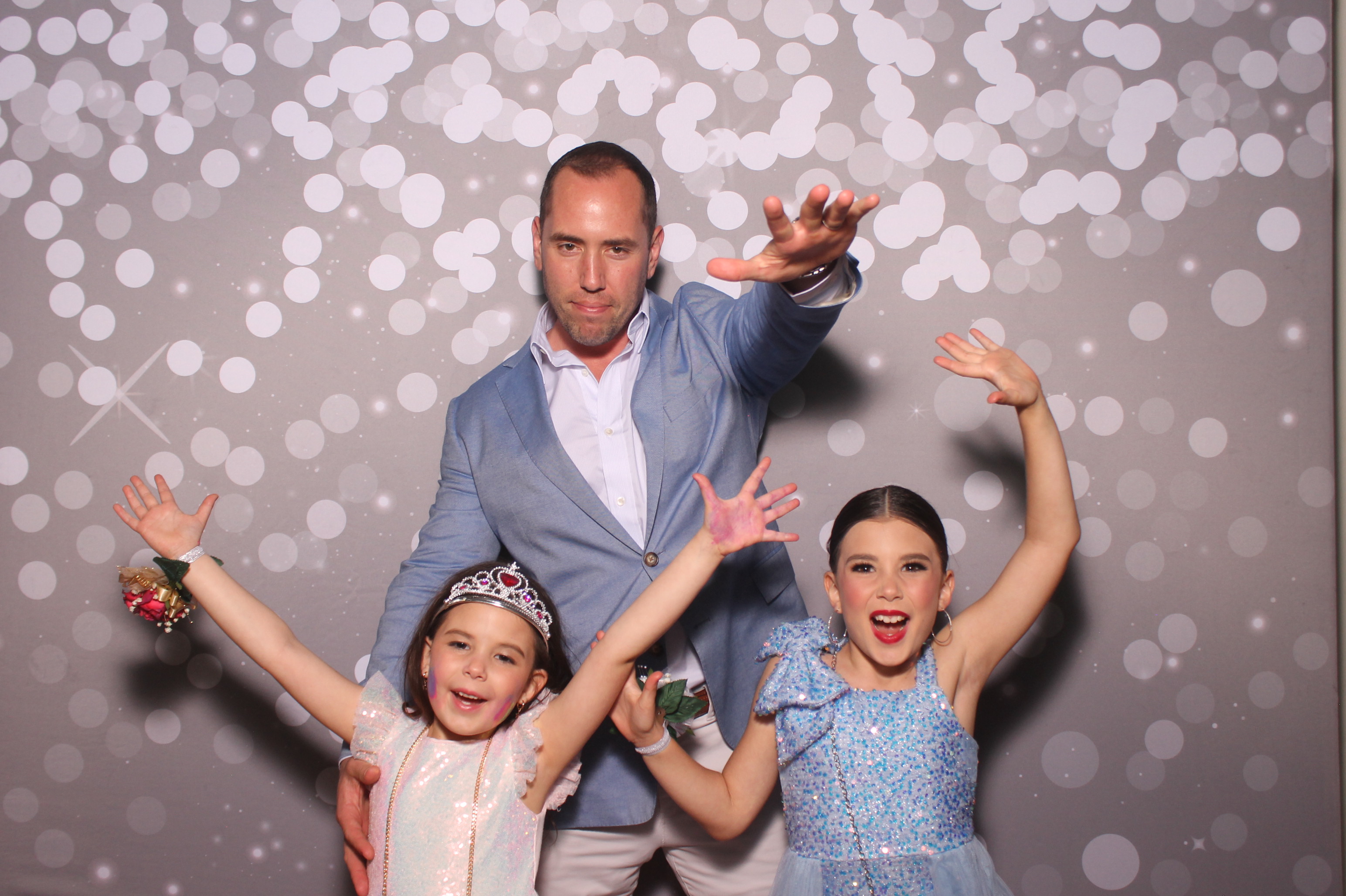 Mariemount Father Daughter Dance | View more photos from the event at gallery.photoboothcincy.com/u/PhotoBoothCincy/Mariemount-Father-Daughter-Dance-1