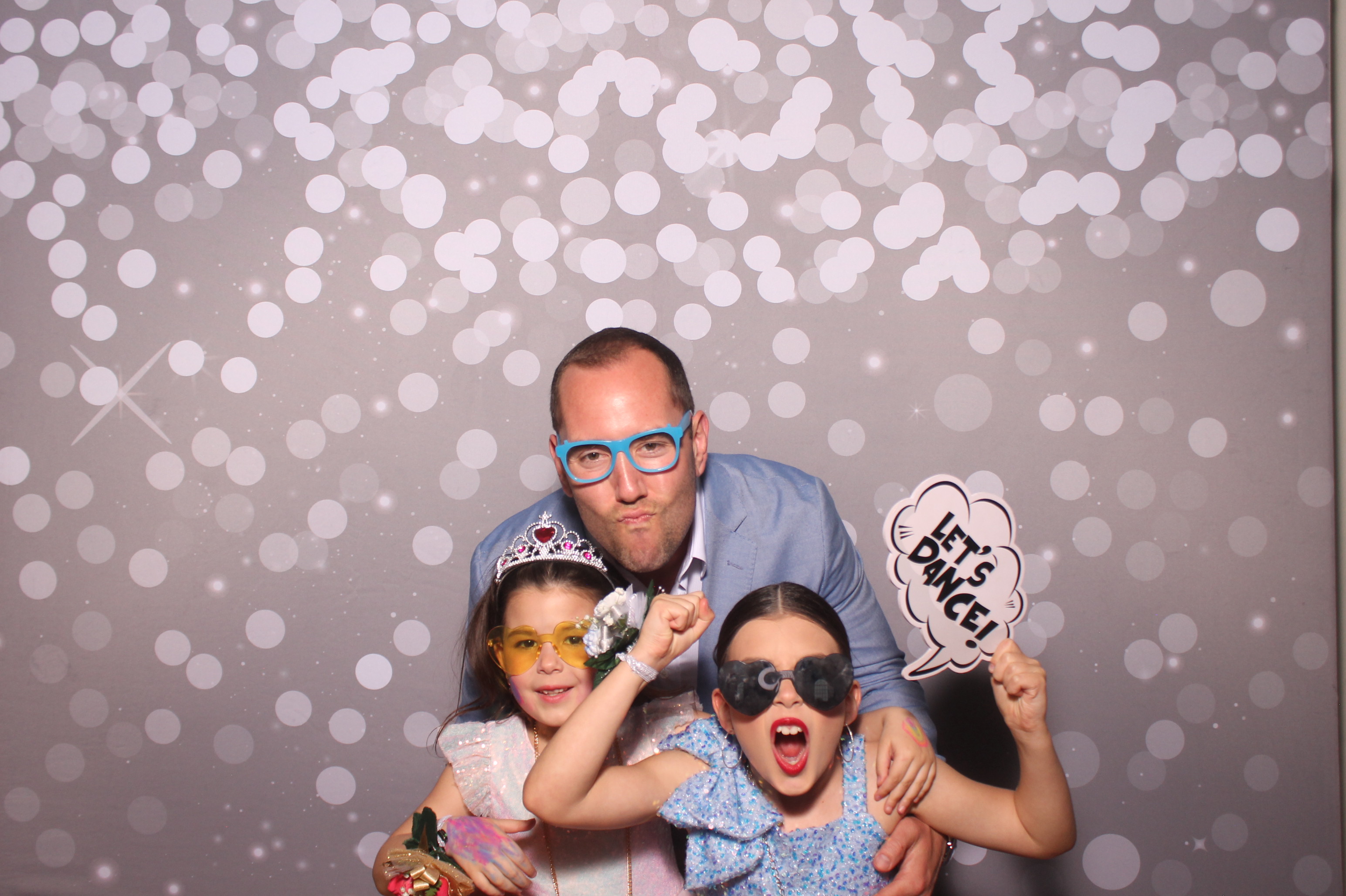 Mariemount Father Daughter Dance | View more photos from the event at gallery.photoboothcincy.com/u/PhotoBoothCincy/Mariemount-Father-Daughter-Dance-1