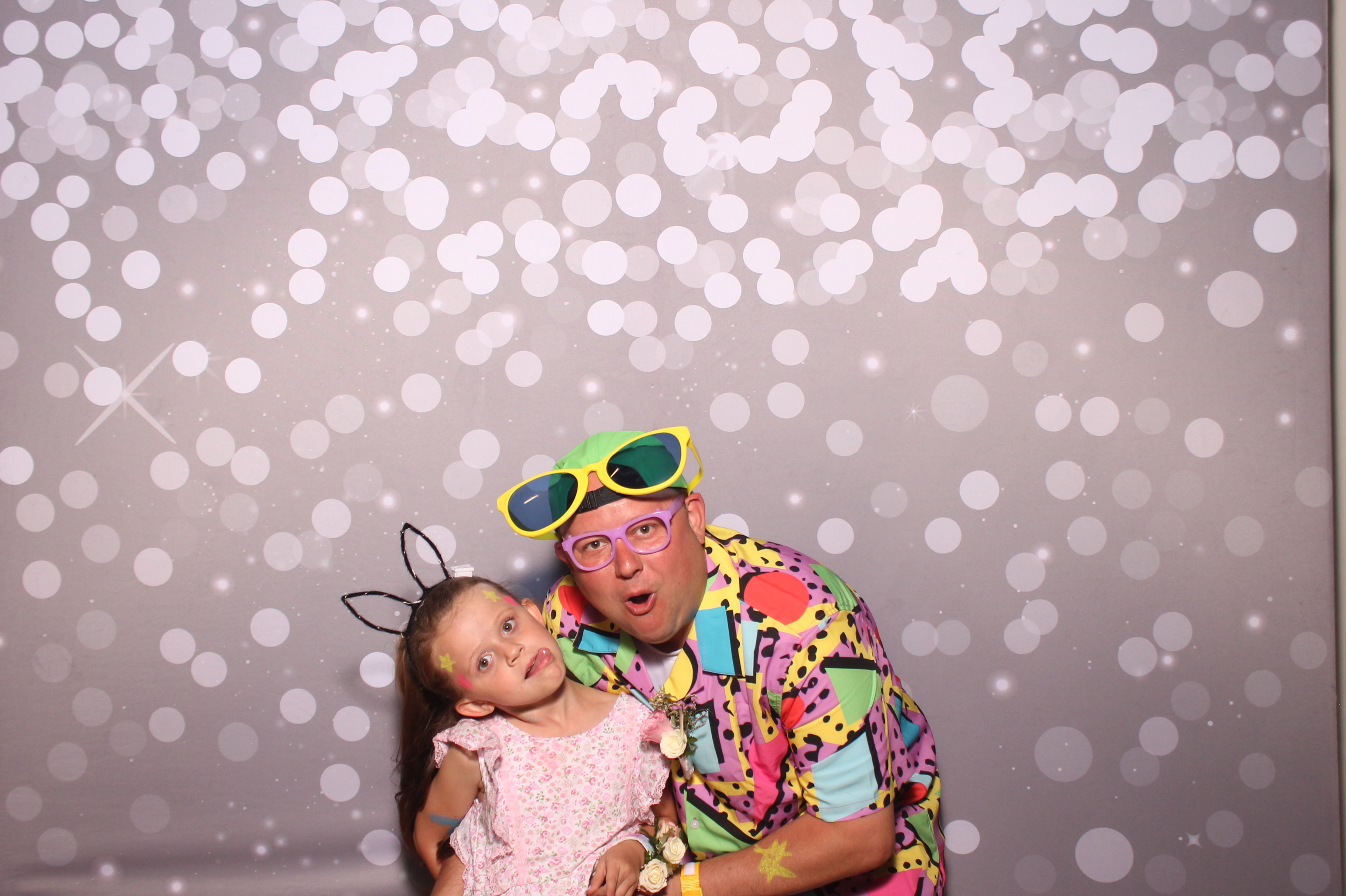 Mariemount Father Daughter Dance | View more photos from the event at gallery.photoboothcincy.com/u/PhotoBoothCincy/Mariemount-Father-Daughter-Dance-1