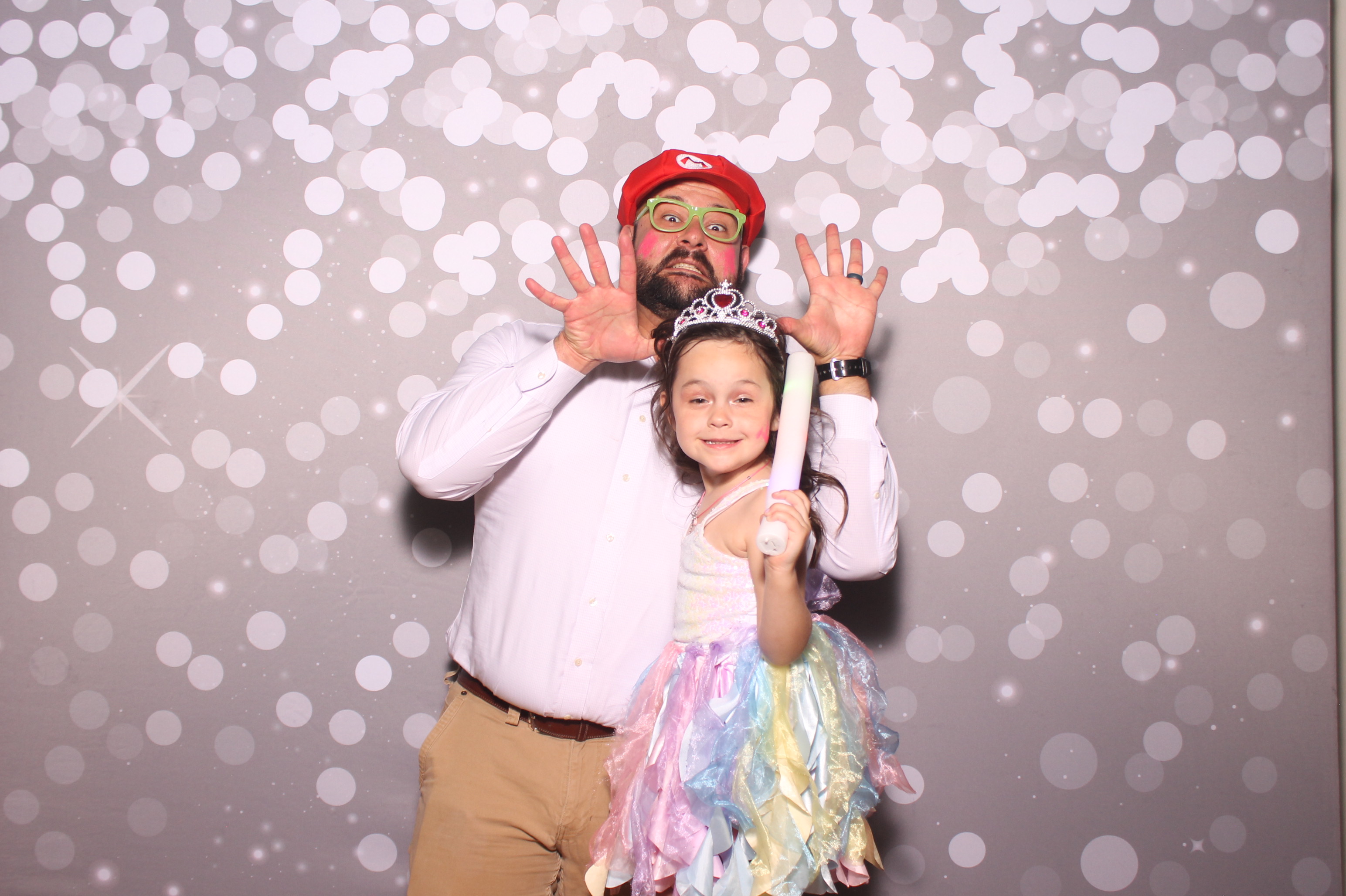 Mariemount Father Daughter Dance | View more photos from the event at gallery.photoboothcincy.com/u/PhotoBoothCincy/Mariemount-Father-Daughter-Dance-1