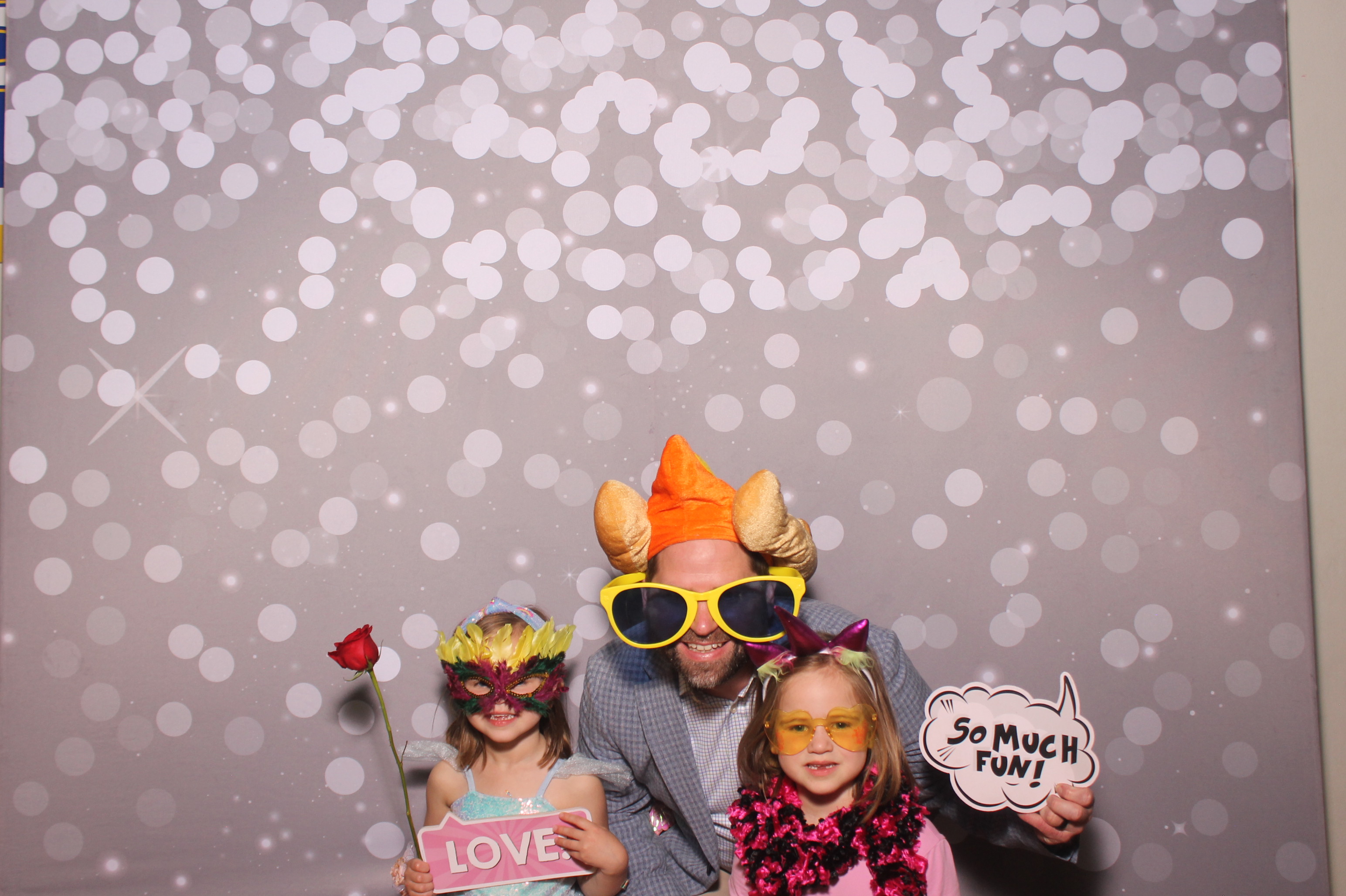 Mariemount Father Daughter Dance | View more photos from the event at gallery.photoboothcincy.com/u/PhotoBoothCincy/Mariemount-Father-Daughter-Dance-1