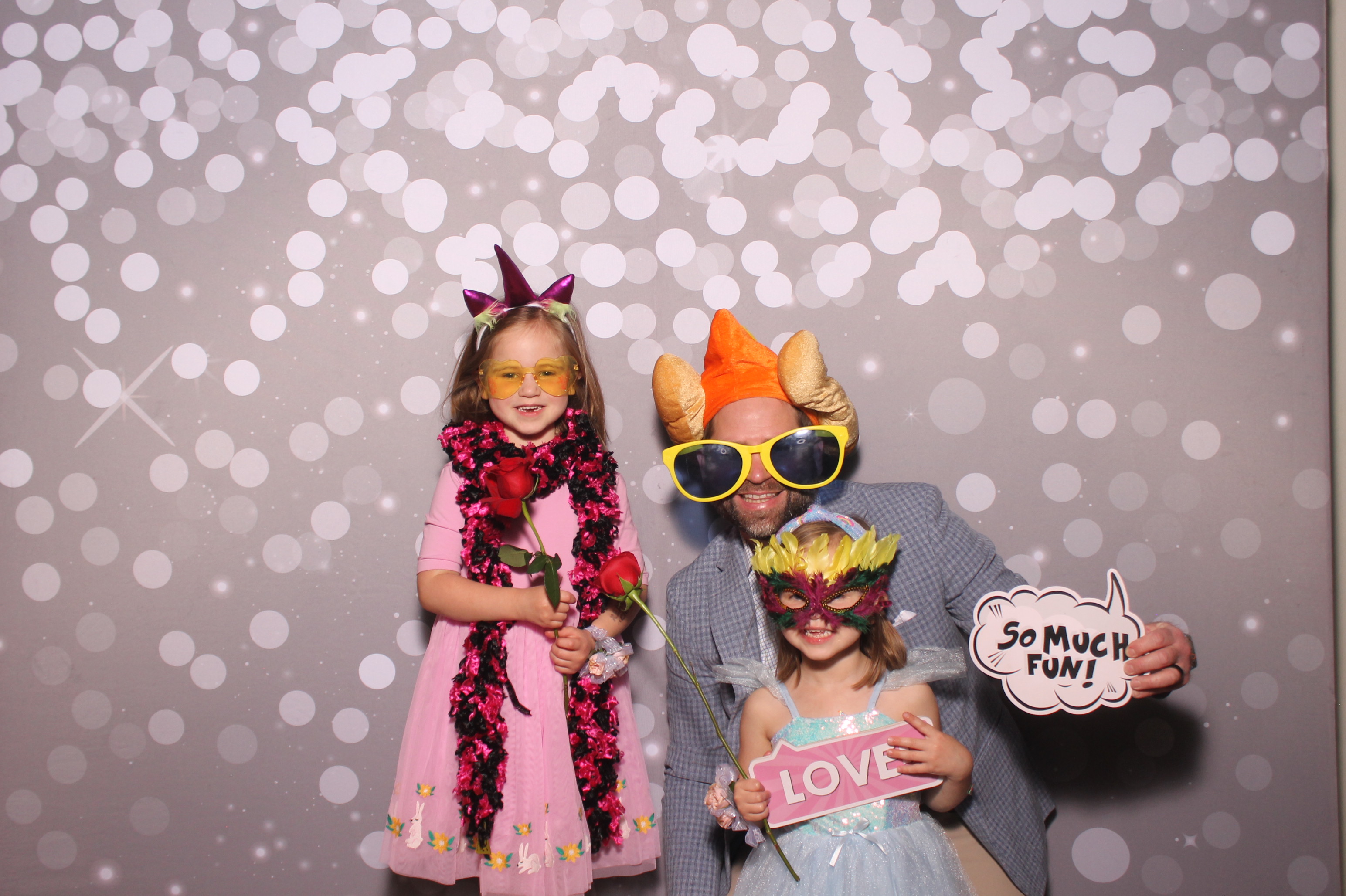 Mariemount Father Daughter Dance | View more photos from the event at gallery.photoboothcincy.com/u/PhotoBoothCincy/Mariemount-Father-Daughter-Dance-1