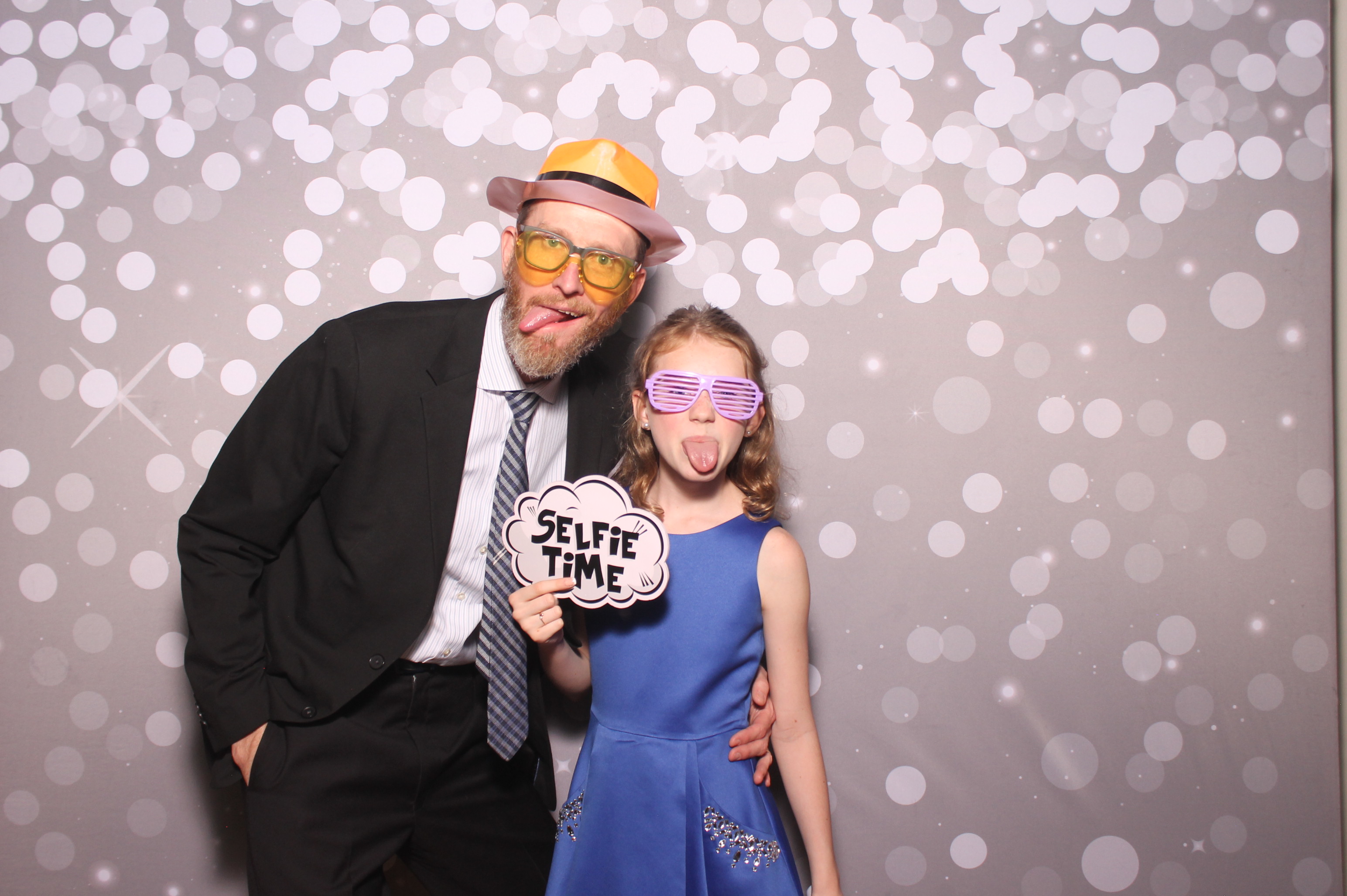 Mariemount Father Daughter Dance | View more photos from the event at gallery.photoboothcincy.com/u/PhotoBoothCincy/Mariemount-Father-Daughter-Dance-1