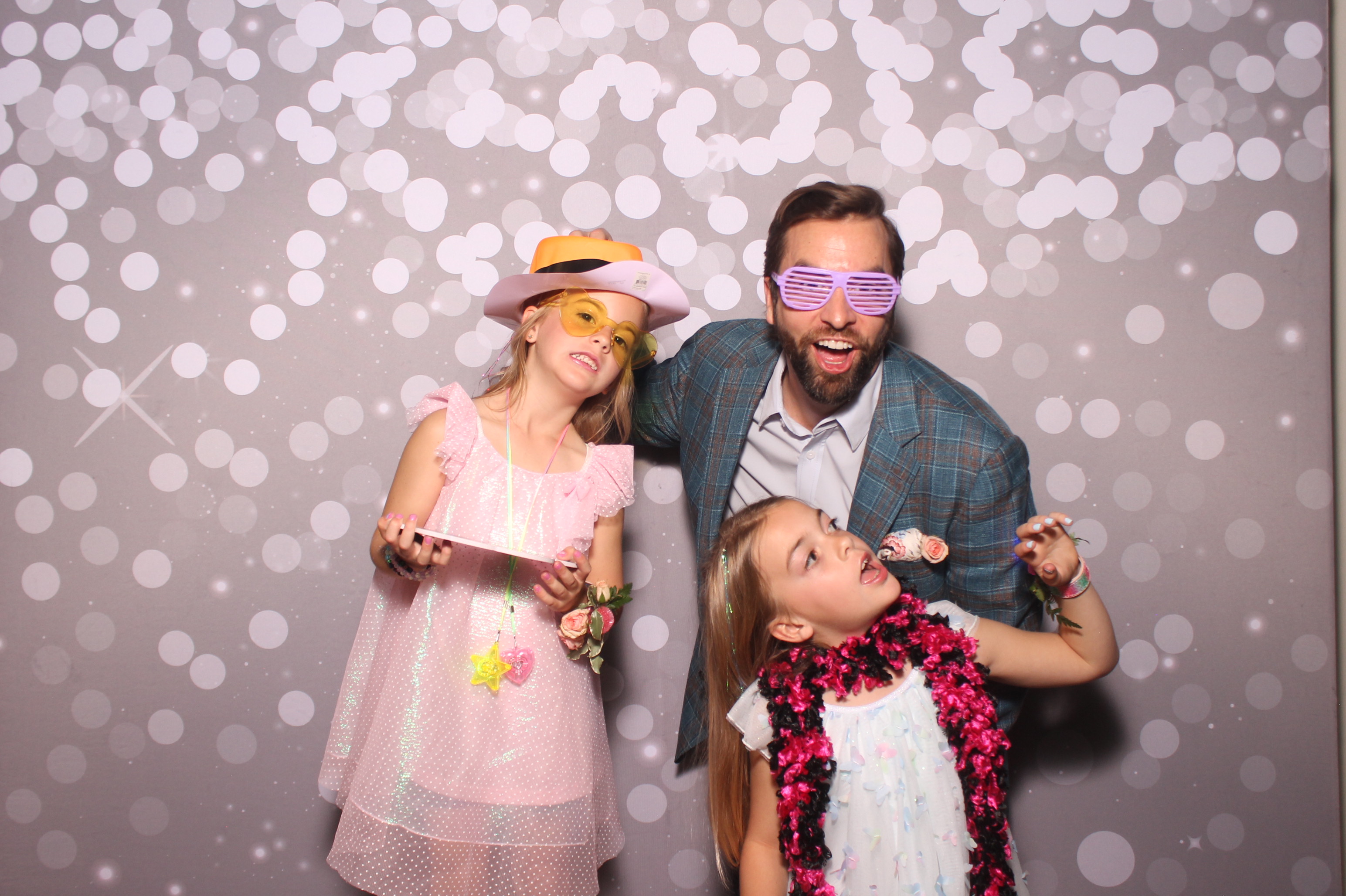 Mariemount Father Daughter Dance | View more photos from the event at gallery.photoboothcincy.com/u/PhotoBoothCincy/Mariemount-Father-Daughter-Dance-1