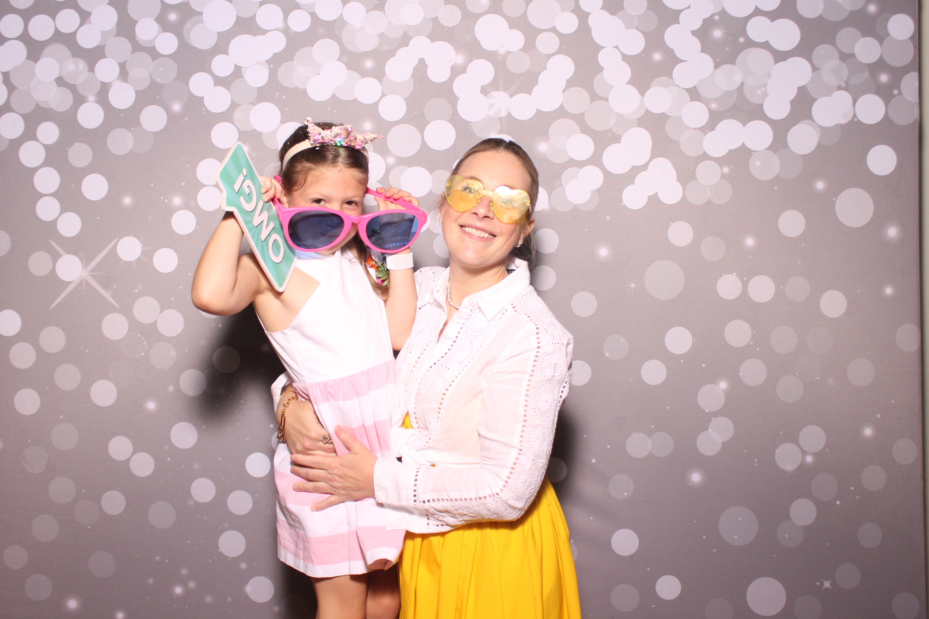 Mariemount Father Daughter Dance | View more photos from the event at gallery.photoboothcincy.com/u/PhotoBoothCincy/Mariemount-Father-Daughter-Dance-1