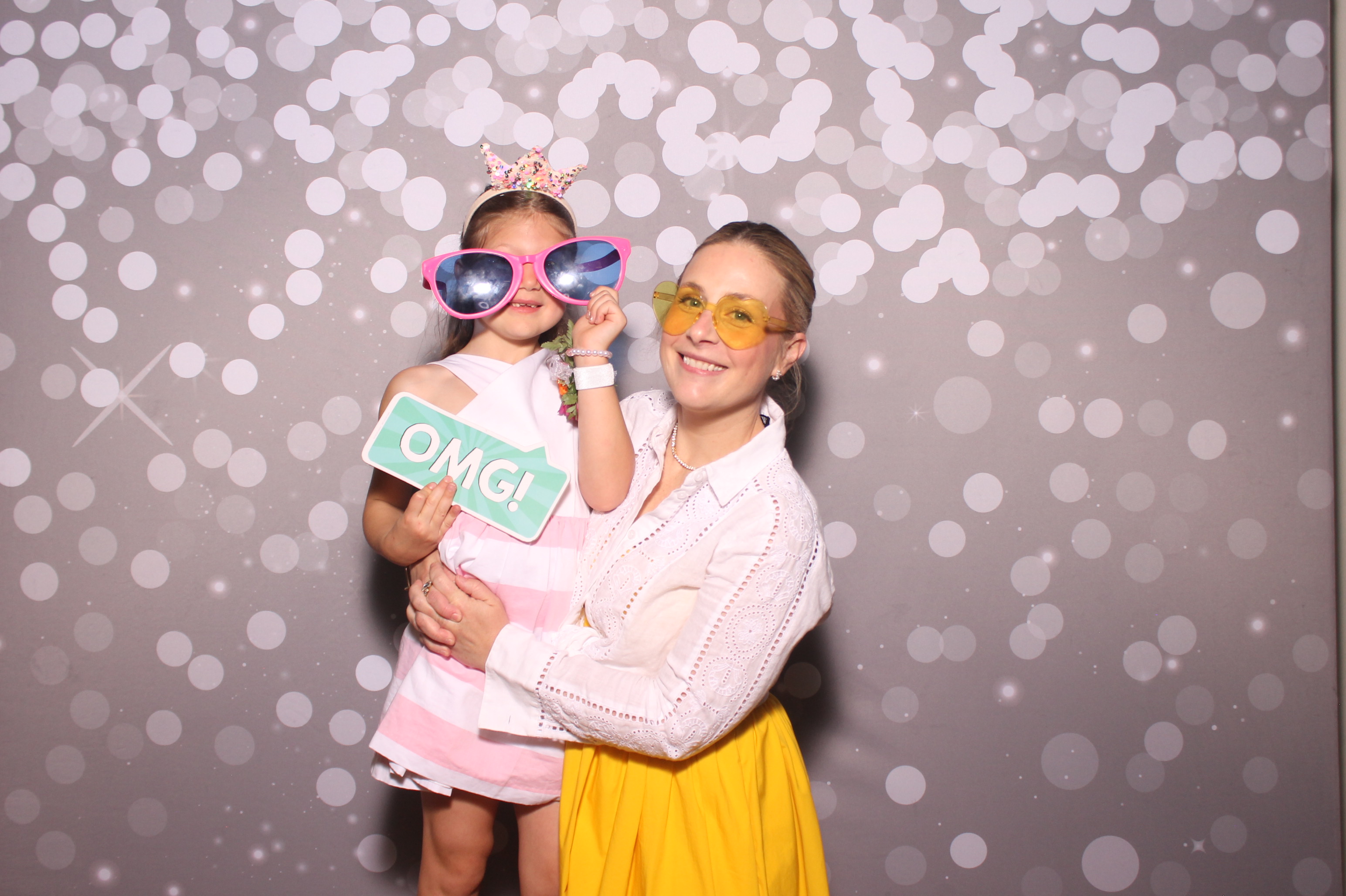 Mariemount Father Daughter Dance | View more photos from the event at gallery.photoboothcincy.com/u/PhotoBoothCincy/Mariemount-Father-Daughter-Dance-1